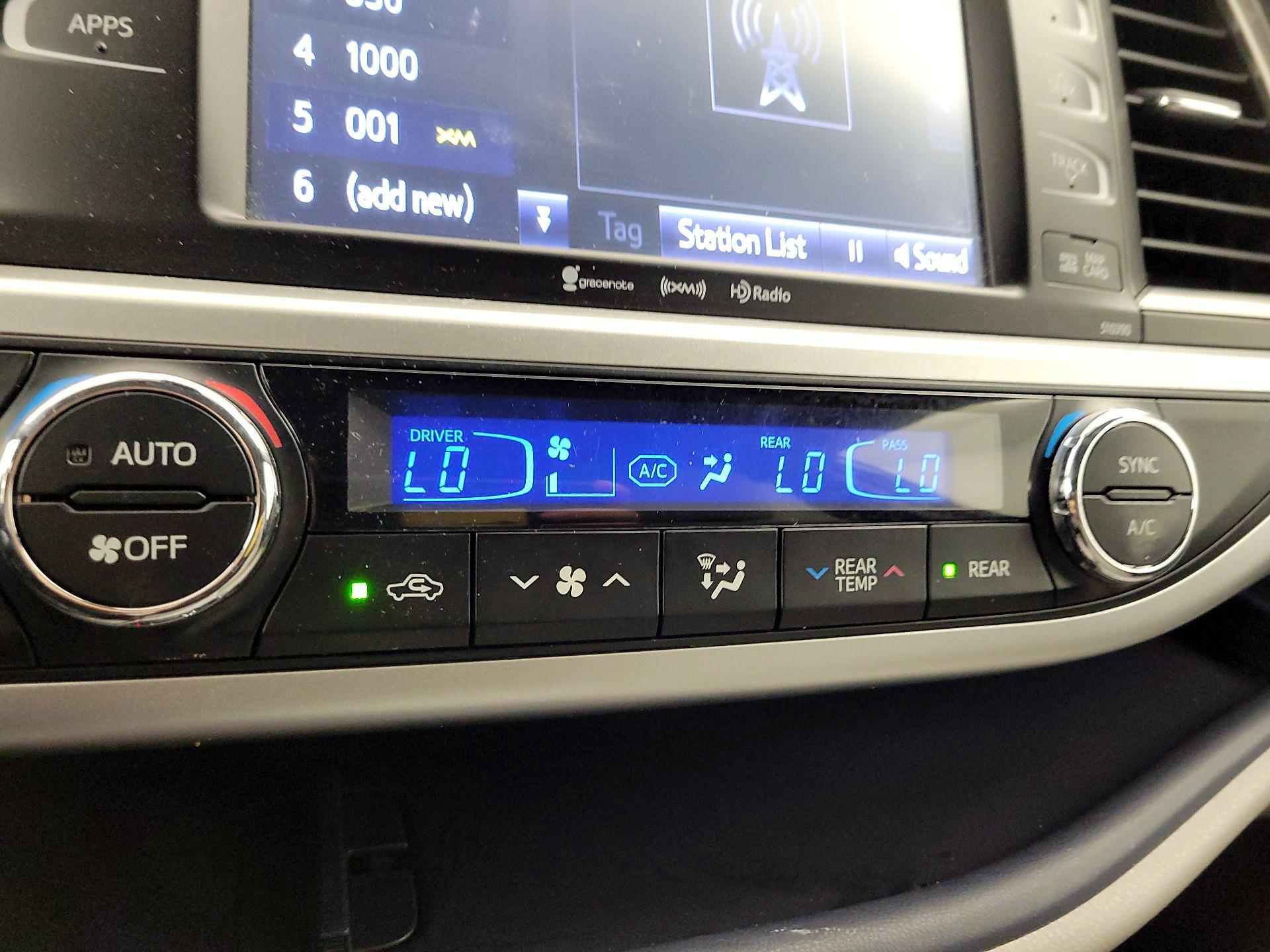 Thumbnail: 2019 Toyota Highlander - 16