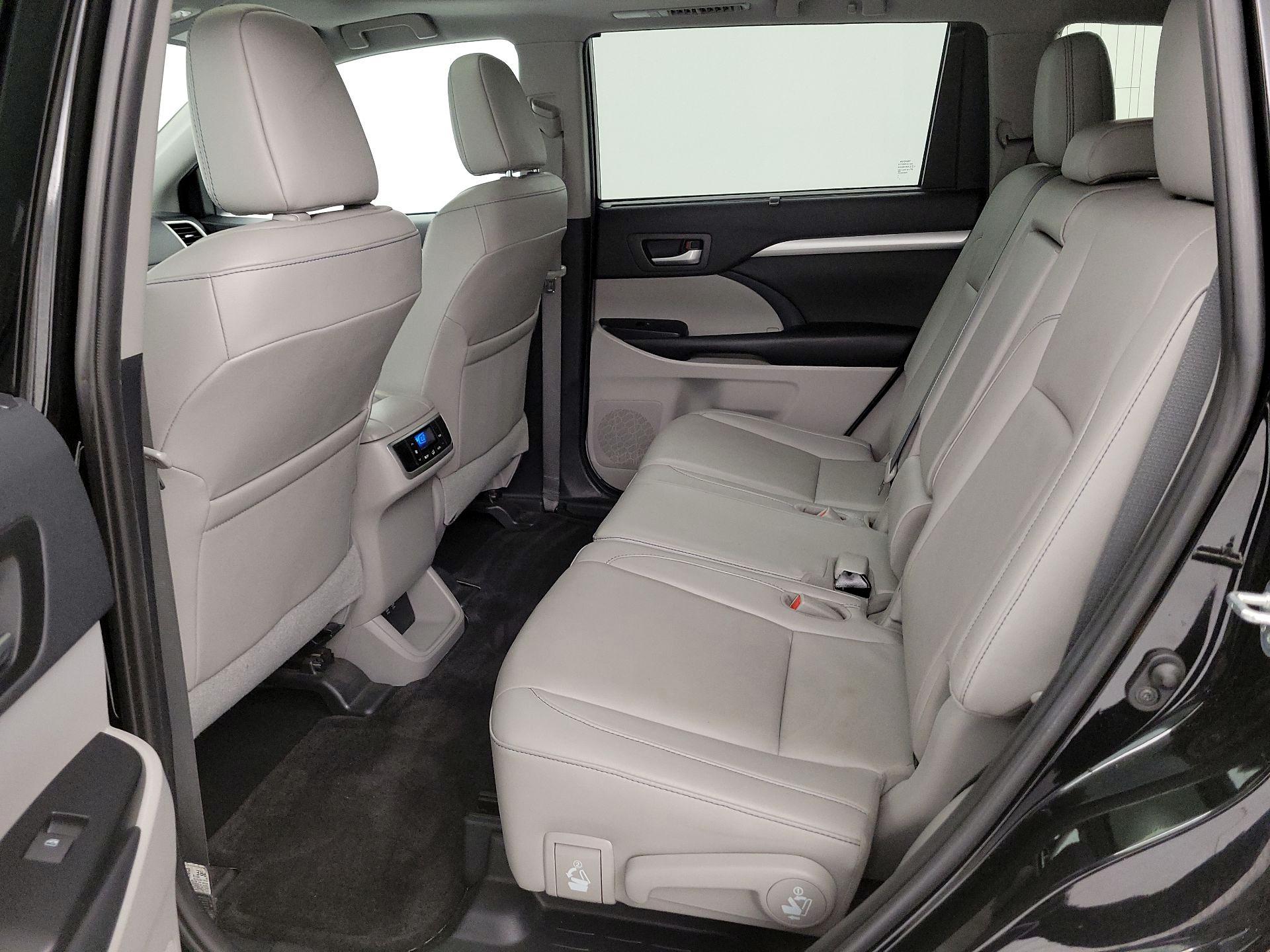 Thumbnail: 2019 Toyota Highlander - 20