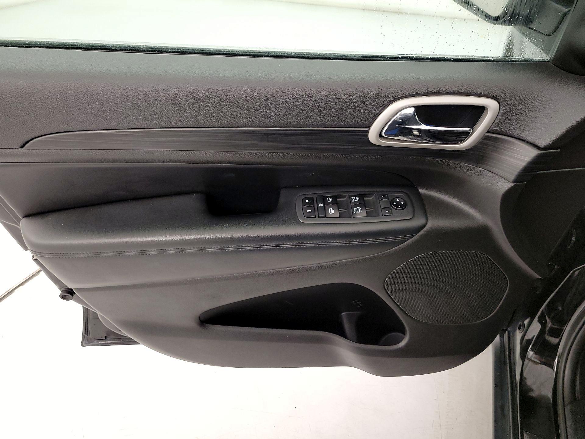 Thumbnail: 2020 Jeep Grand Cherokee - 12