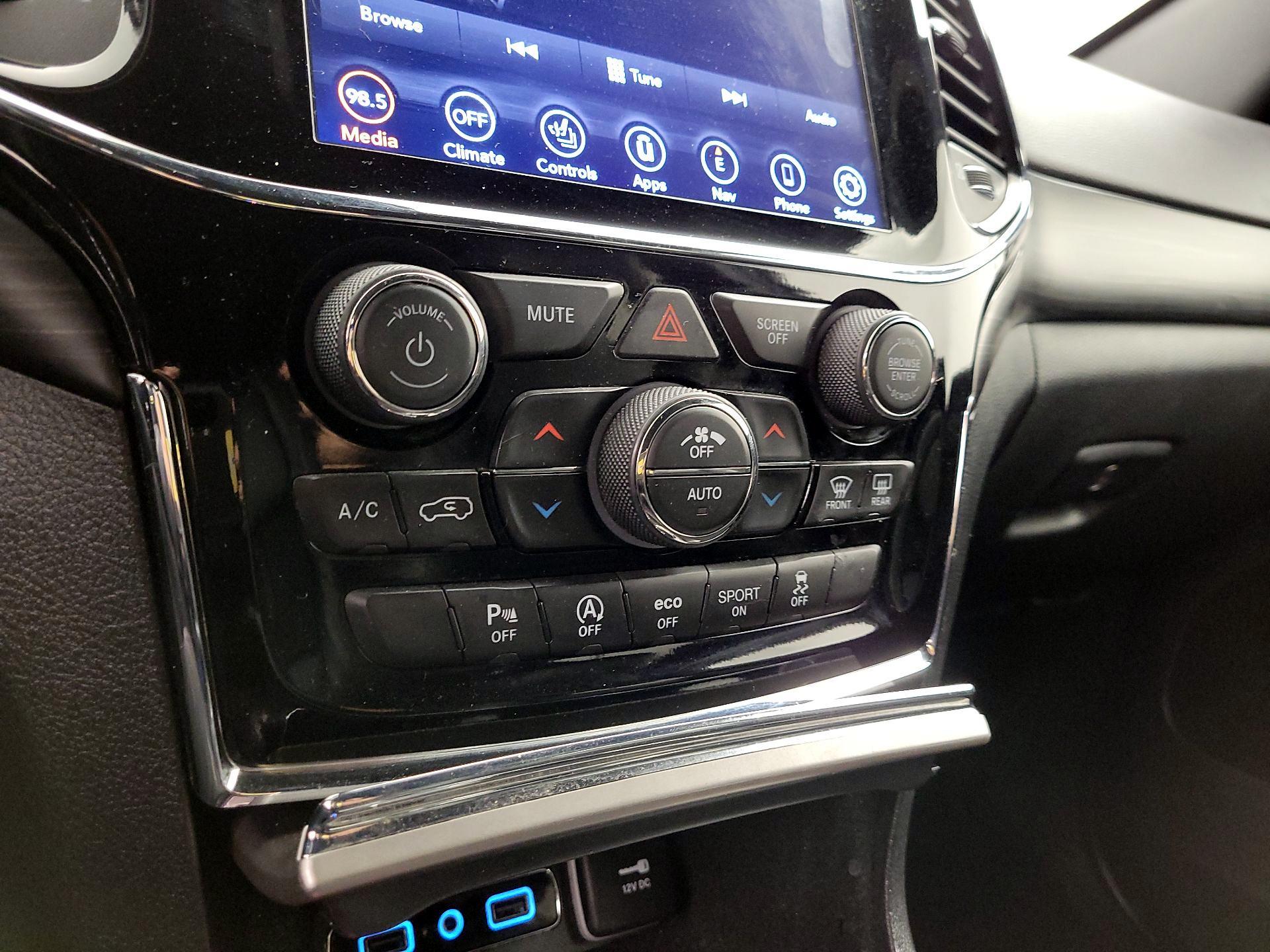 Thumbnail: 2020 Jeep Grand Cherokee - 17