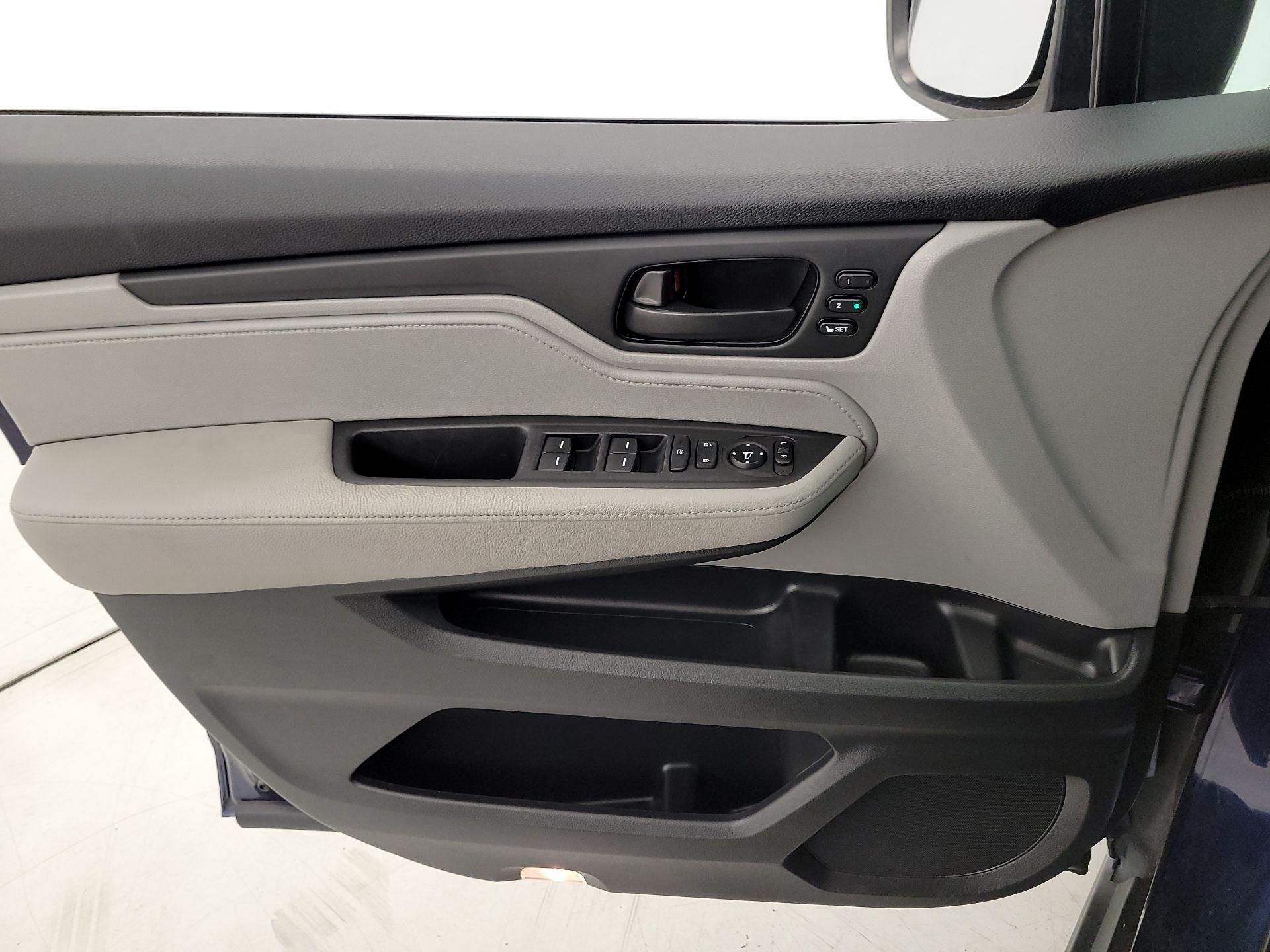 Thumbnail: 2019 Honda Odyssey - 12