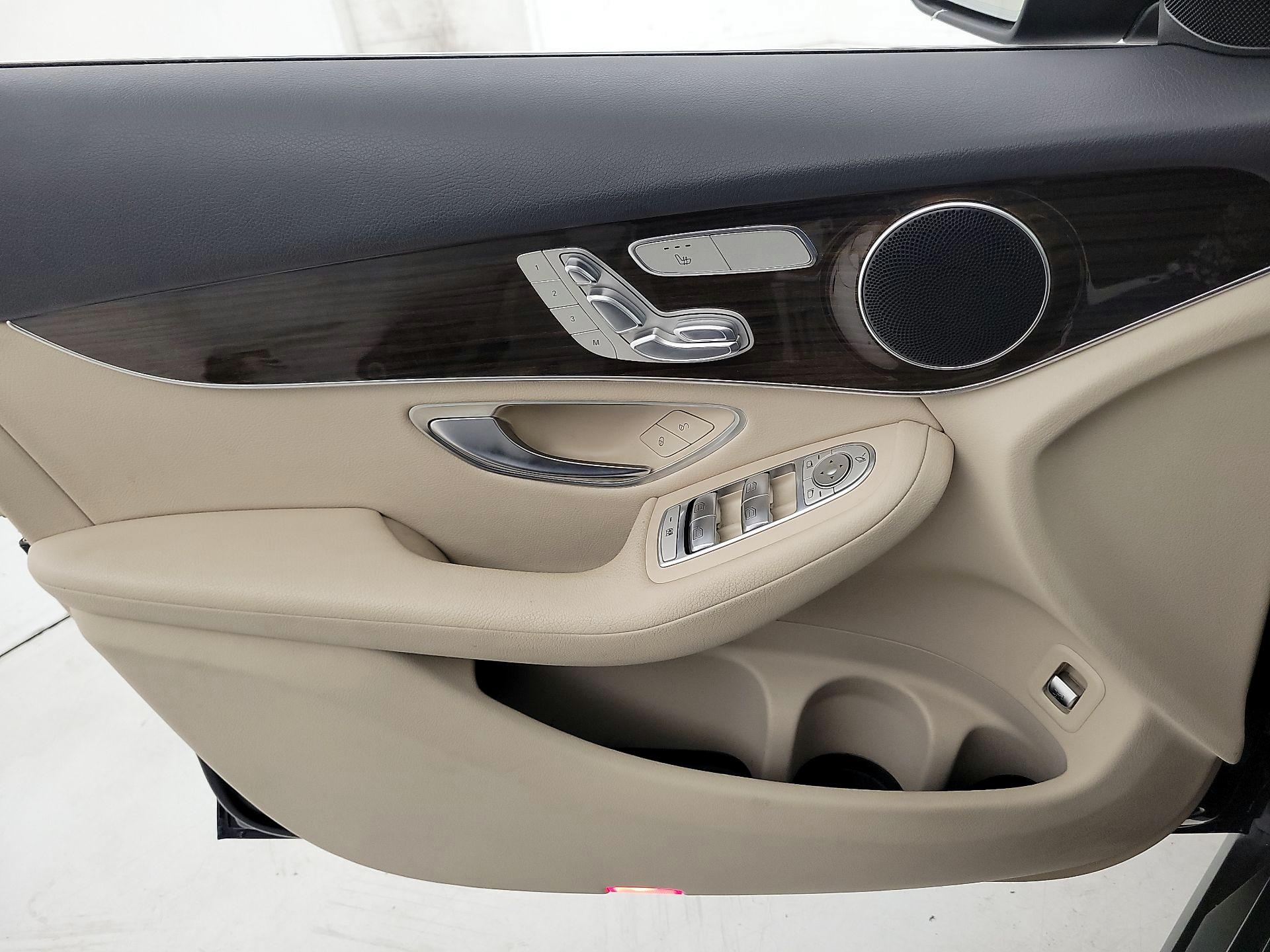 Thumbnail: 2016 Mercedes-Benz GLC - 12