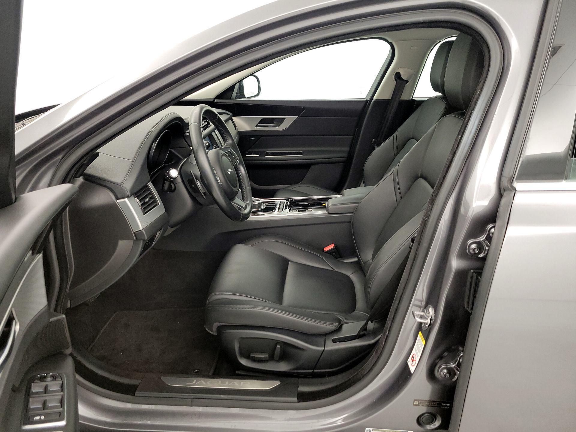 Thumbnail: 2017 Jaguar XF - 11