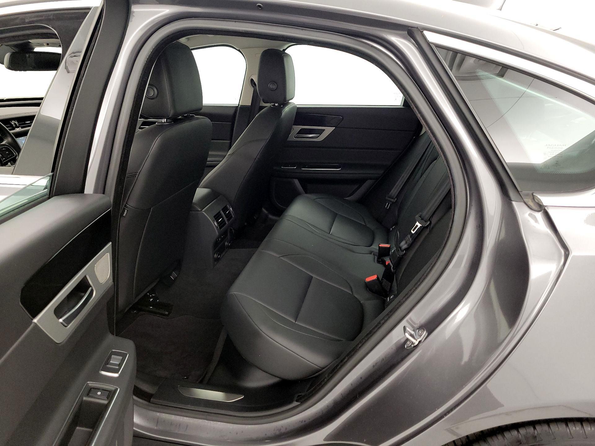 Thumbnail: 2017 Jaguar XF - 17