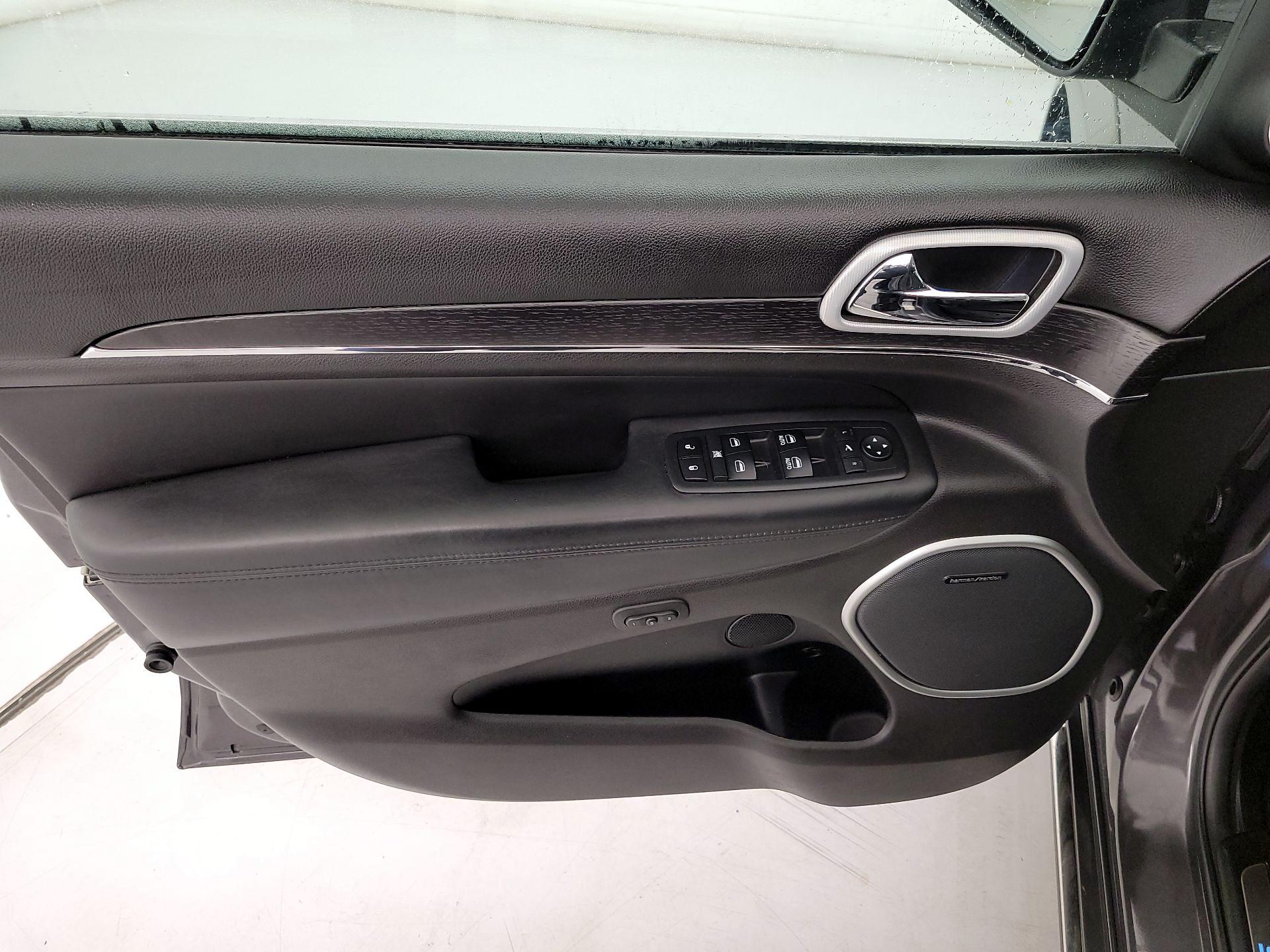 Thumbnail: 2018 Jeep Grand Cherokee - 12