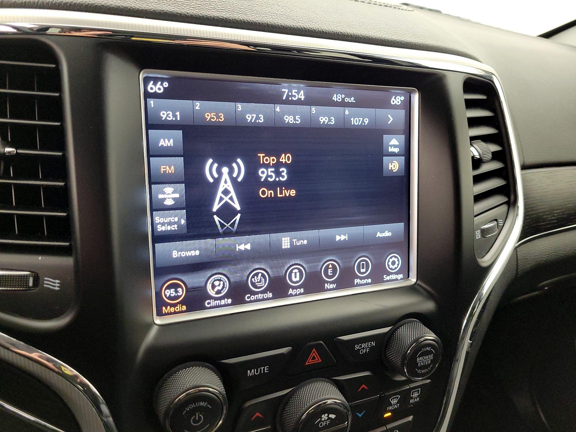 Thumbnail: 2018 Jeep Grand Cherokee - 16