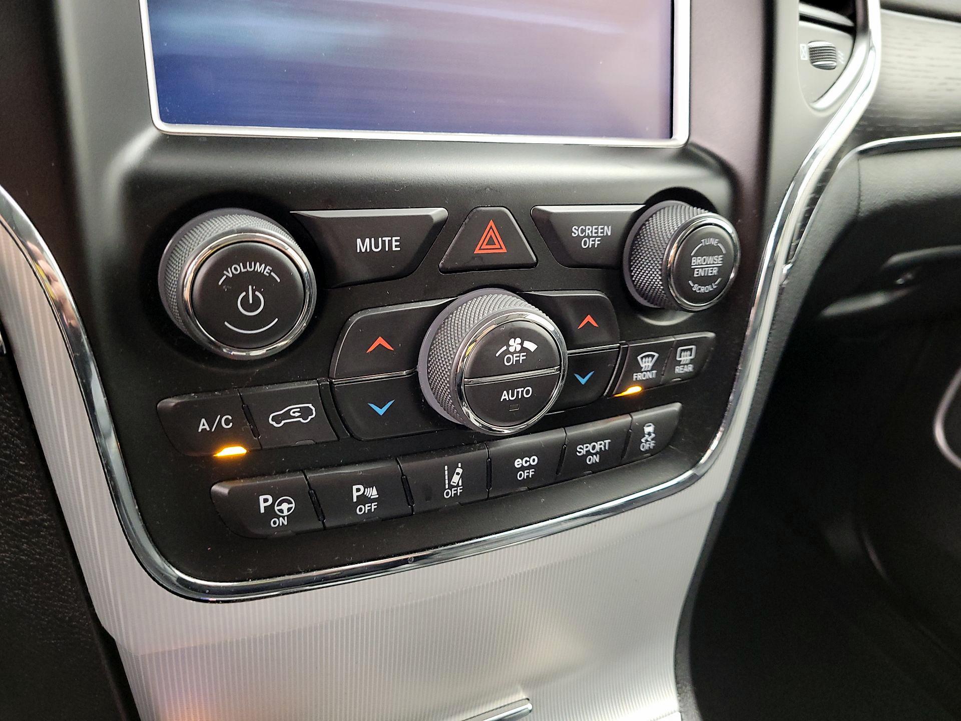 Thumbnail: 2018 Jeep Grand Cherokee - 17