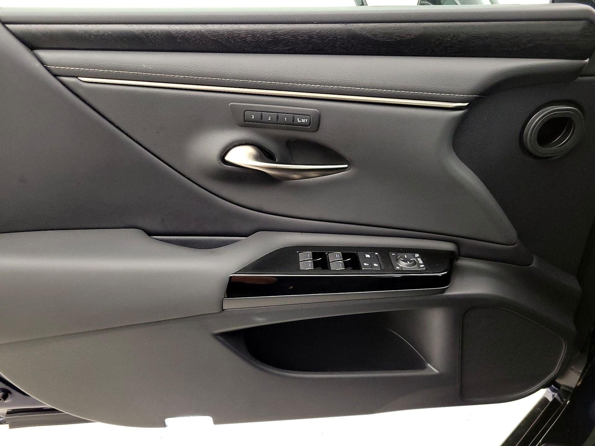 Thumbnail: 2023 Lexus ES - 12