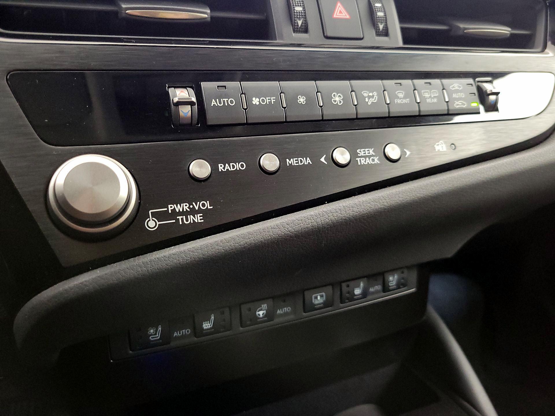 Thumbnail: 2023 Lexus ES - 16