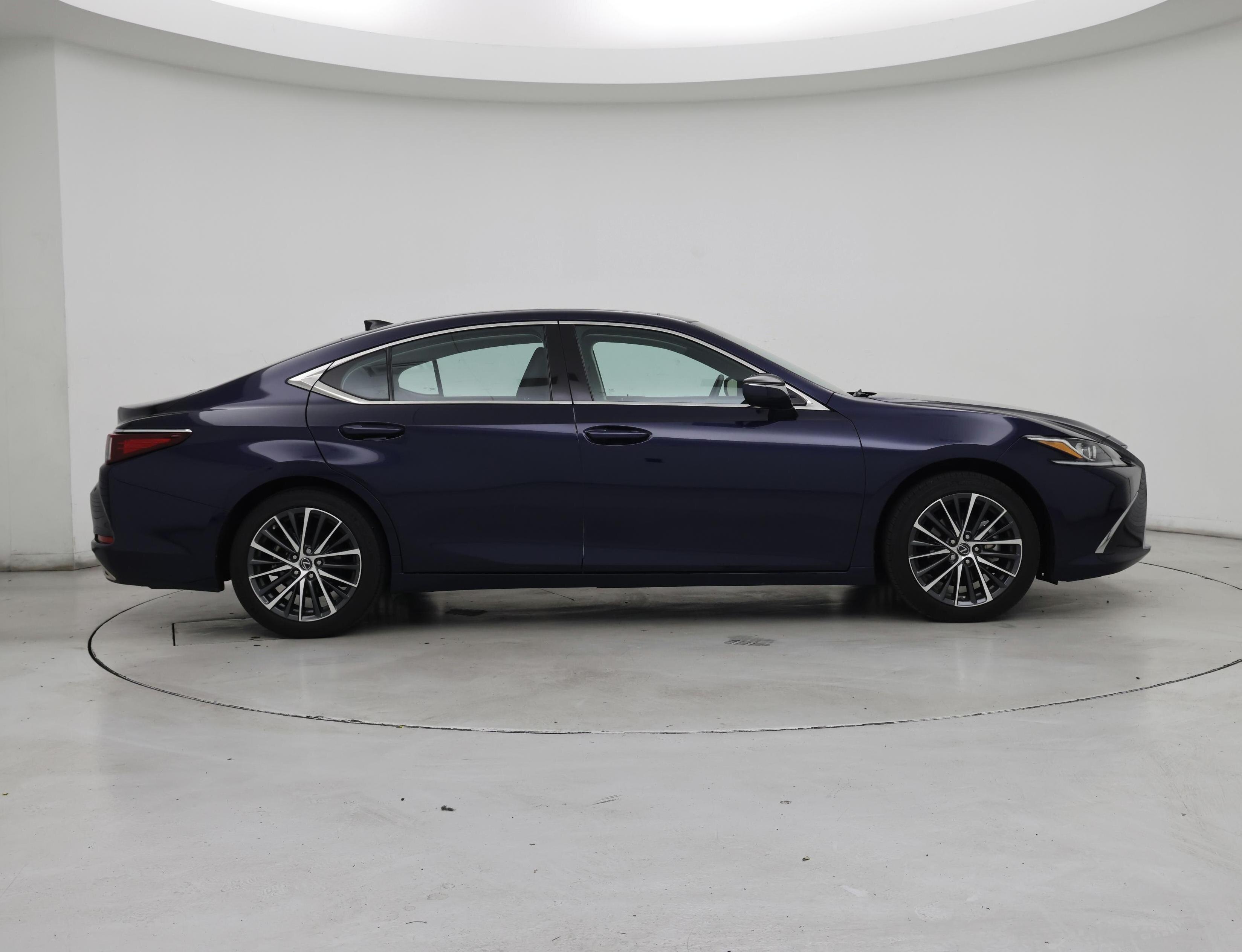 Thumbnail: 2023 Lexus ES - 7