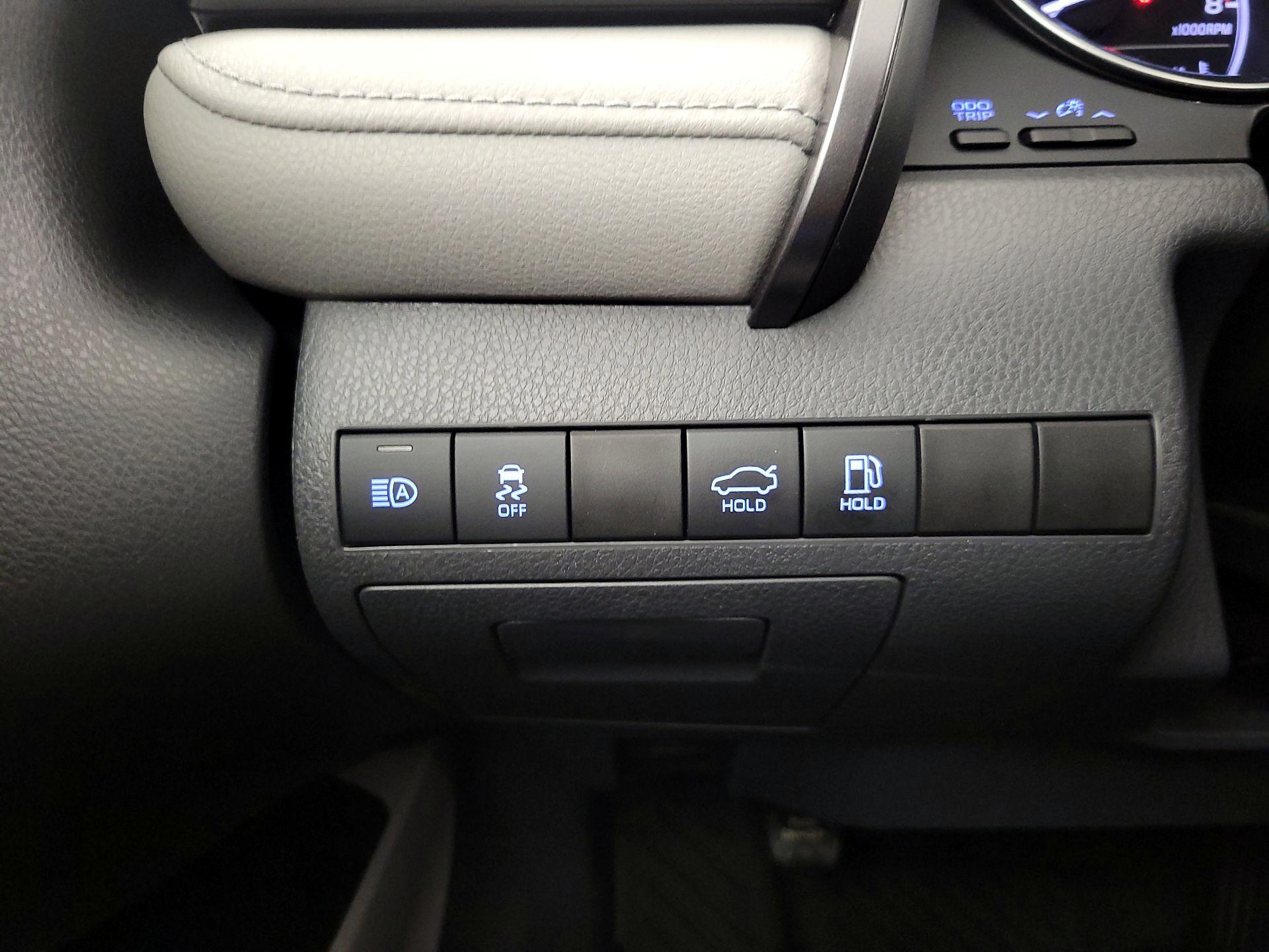 Thumbnail: 2020 Toyota Camry - 13