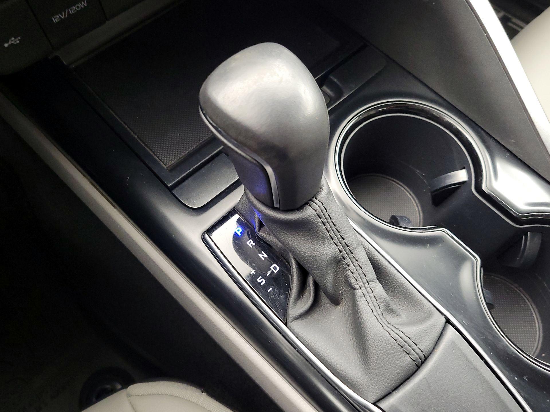 Thumbnail: 2020 Toyota Camry - 17