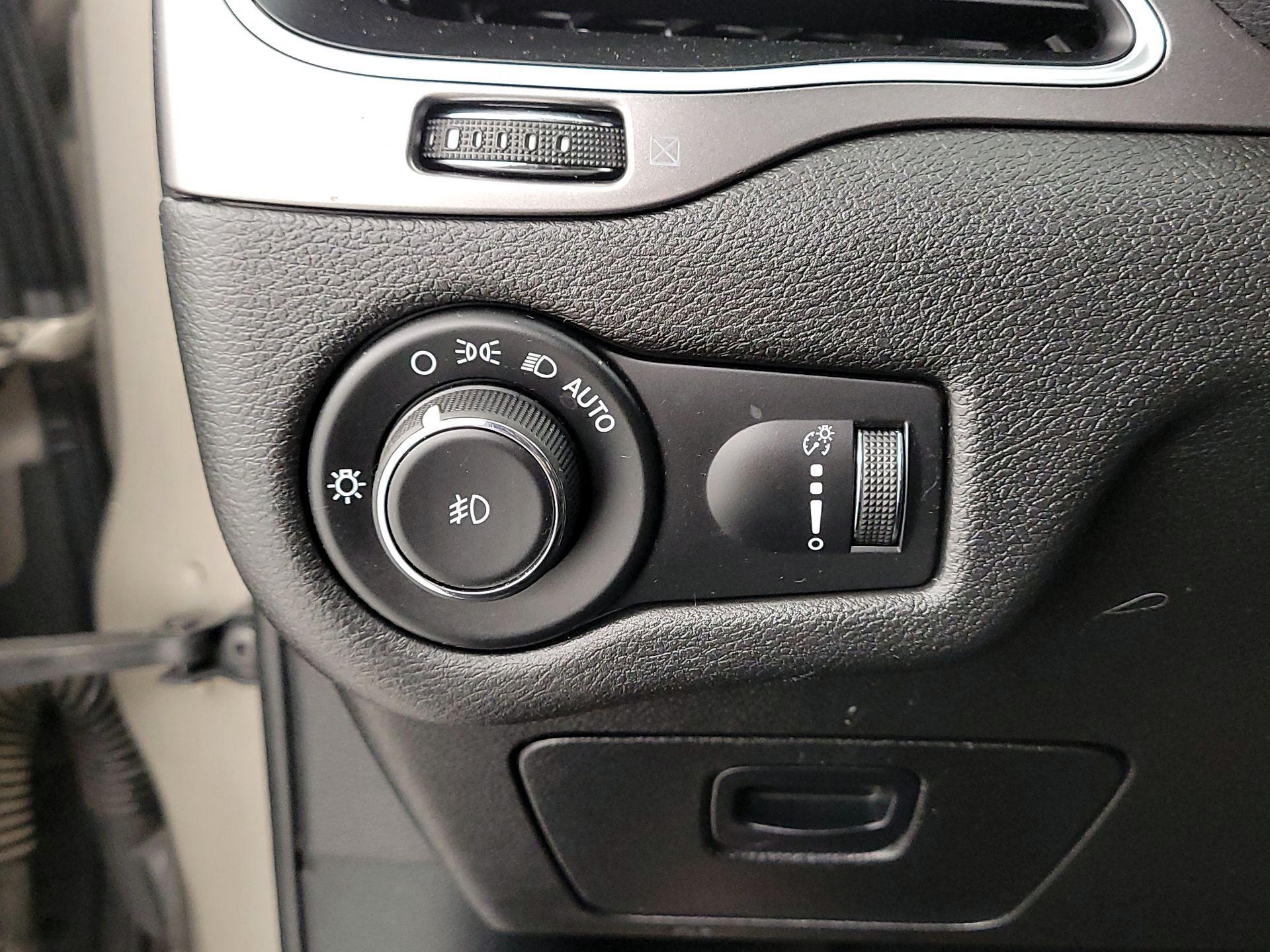 Thumbnail: 2019 Jeep Cherokee - 13