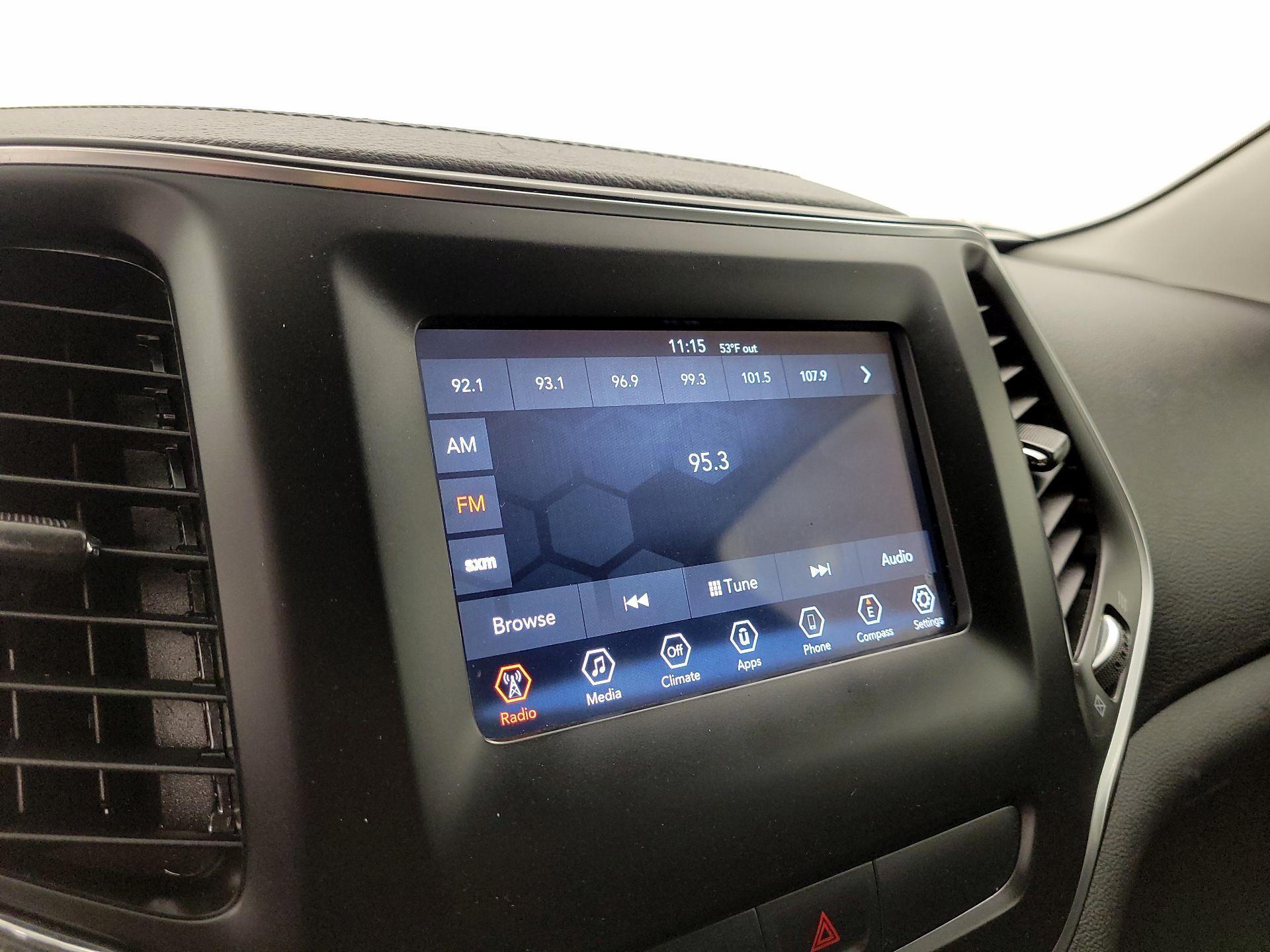 Thumbnail: 2019 Jeep Cherokee - 15