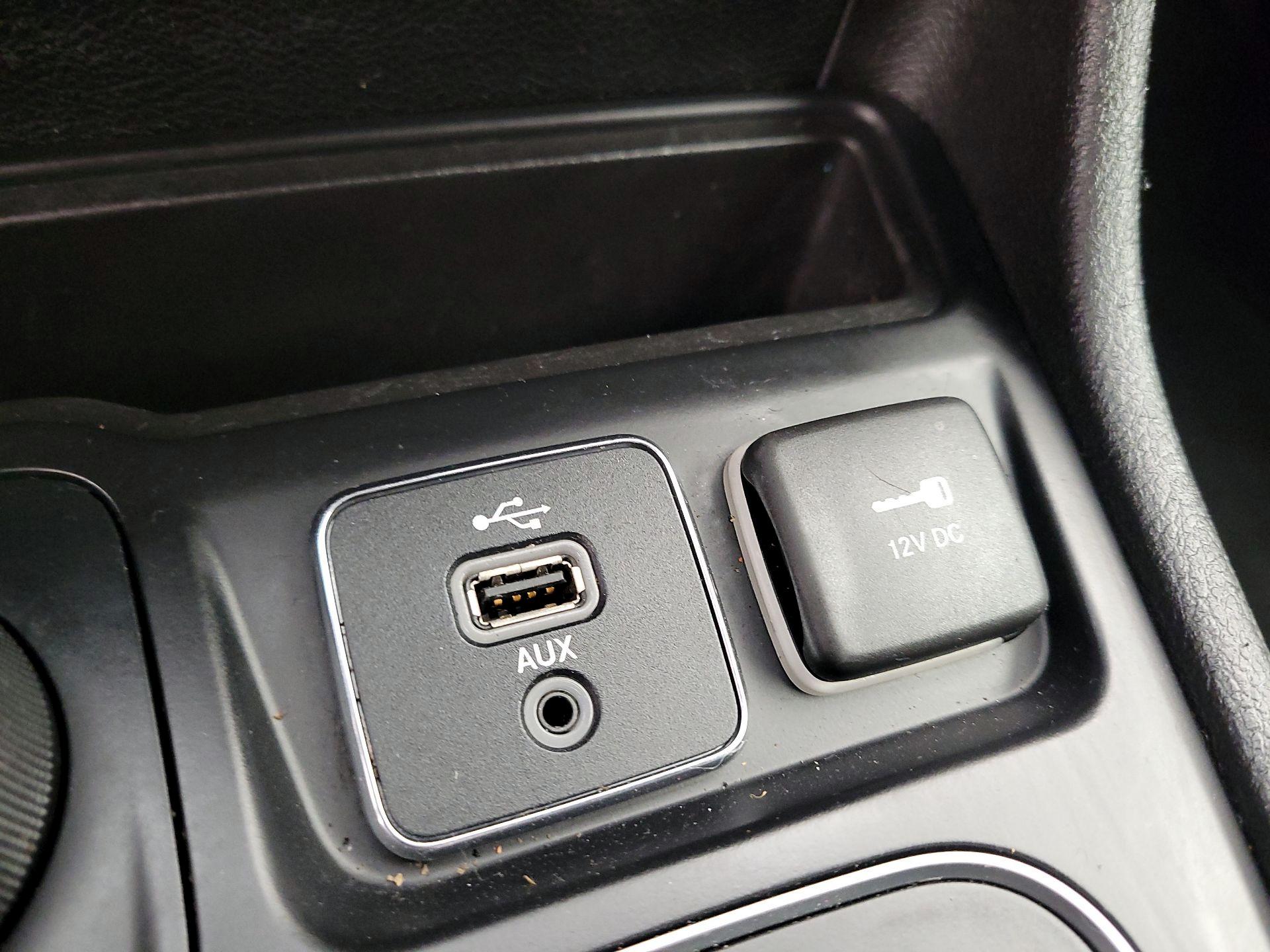 Thumbnail: 2019 Jeep Cherokee - 18