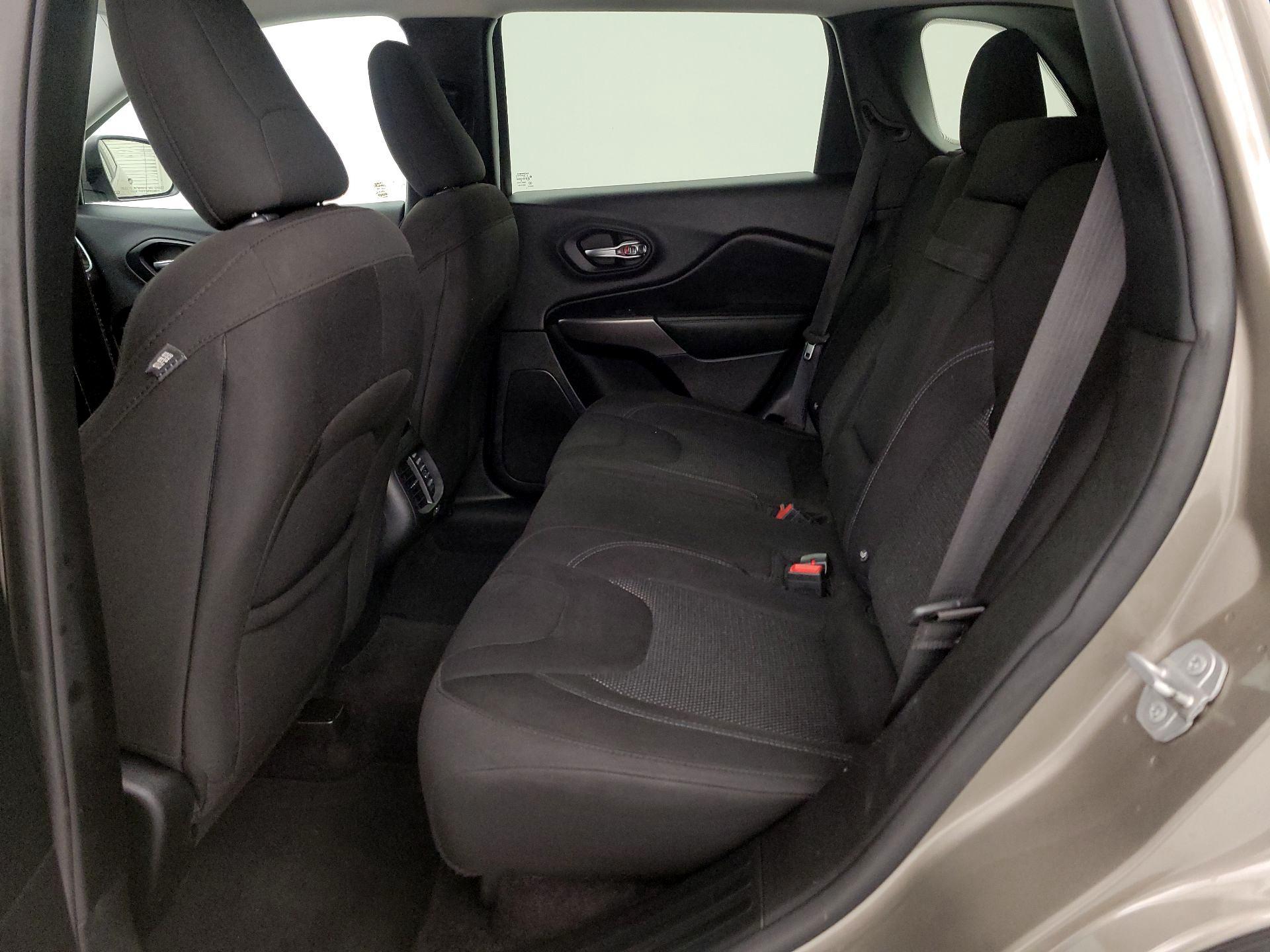 Thumbnail: 2019 Jeep Cherokee - 19