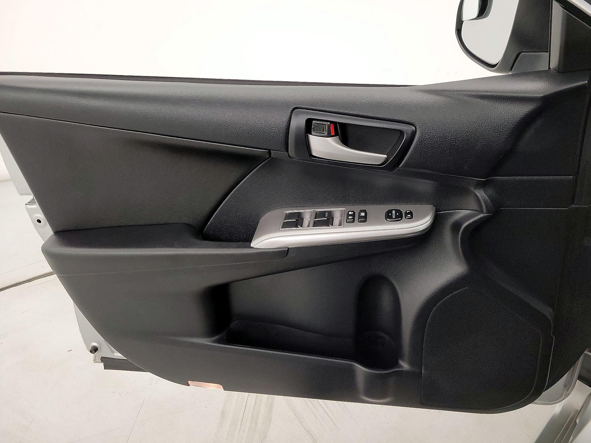 Thumbnail: 2014 Toyota Camry - 12