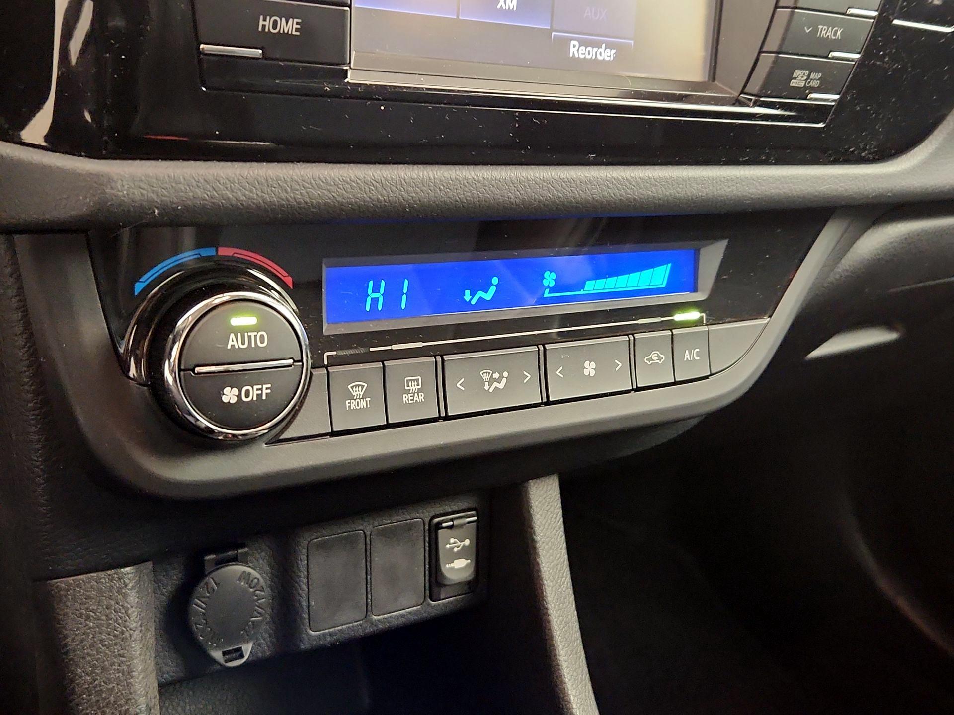 Thumbnail: 2015 Toyota Corolla - 16