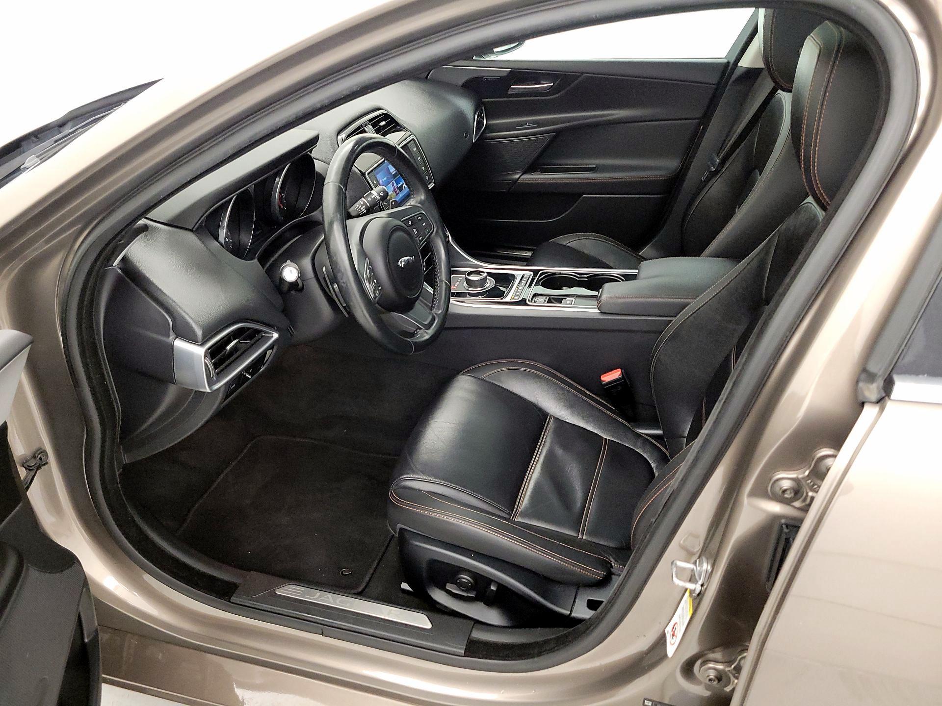 Thumbnail: 2017 Jaguar XE - 11