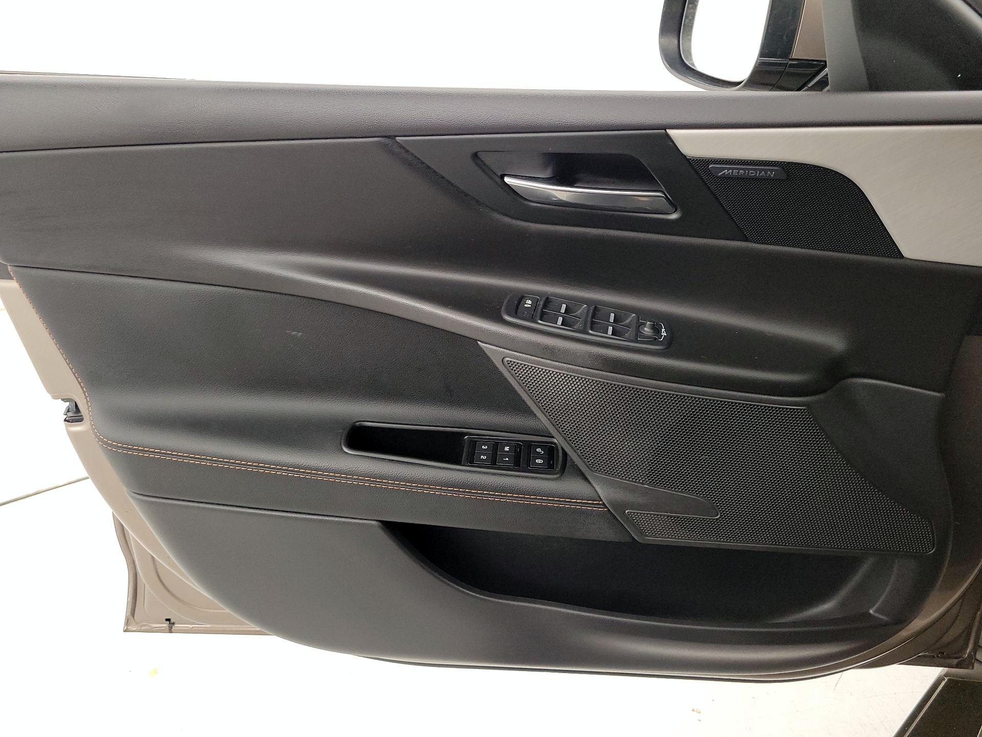 Thumbnail: 2017 Jaguar XE - 12