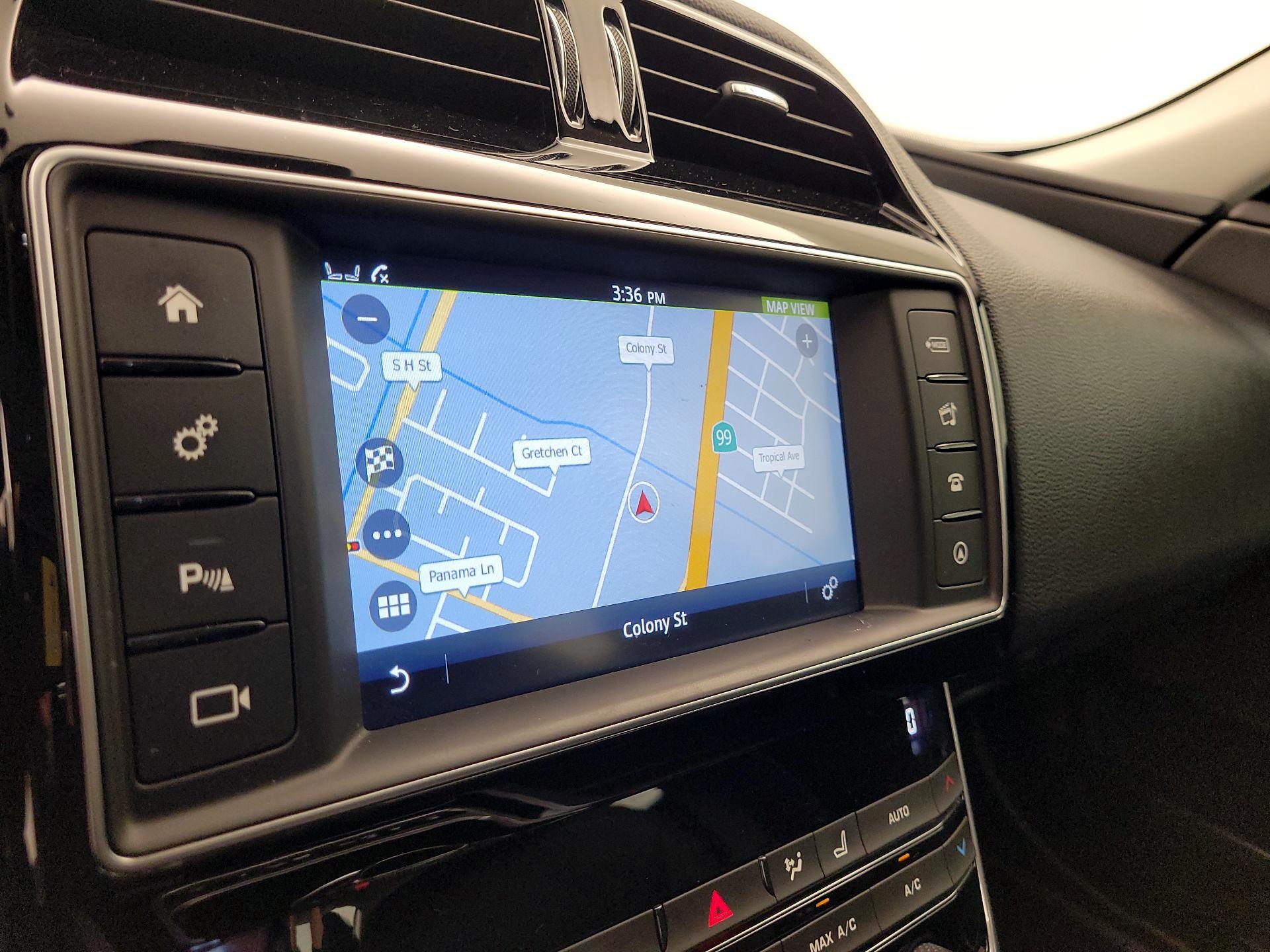 Thumbnail: 2017 Jaguar XE - 14