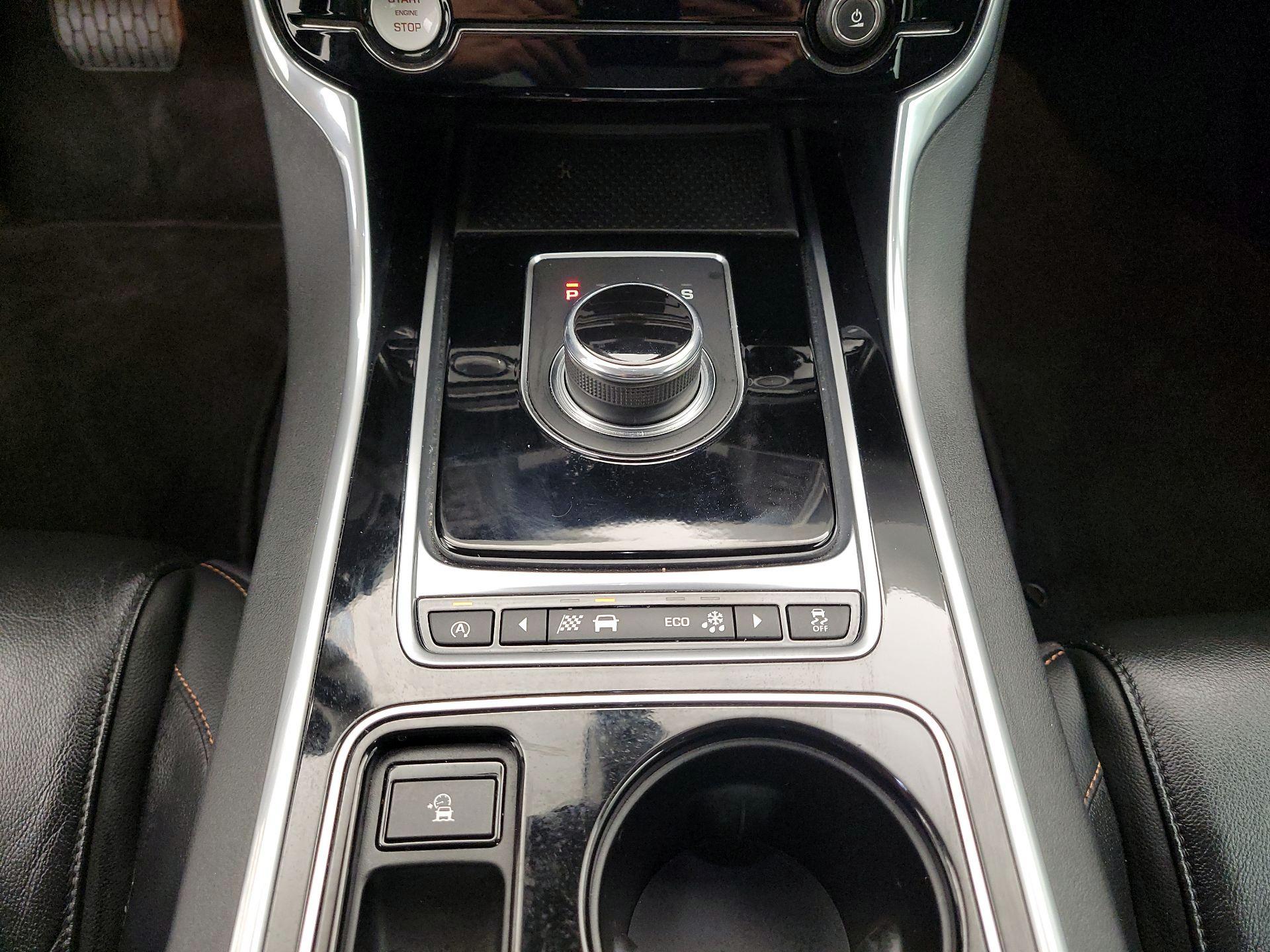 Thumbnail: 2017 Jaguar XE - 18