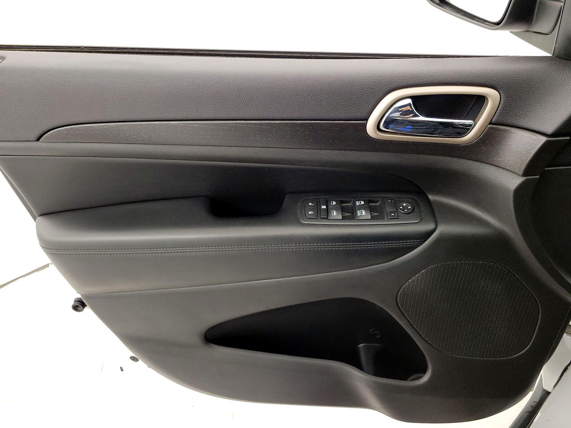 Thumbnail: 2015 Jeep Grand Cherokee - 12