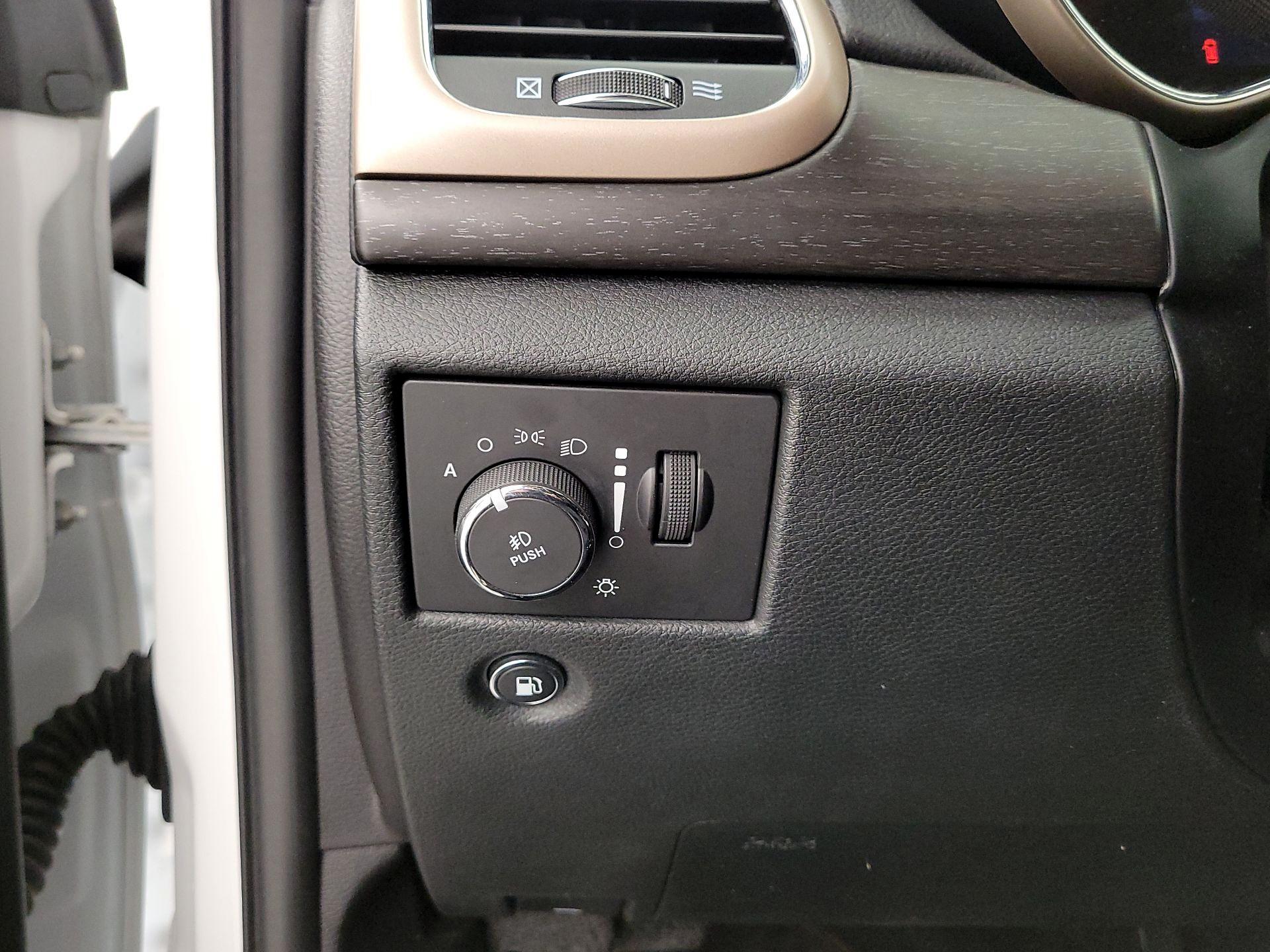 Thumbnail: 2015 Jeep Grand Cherokee - 13