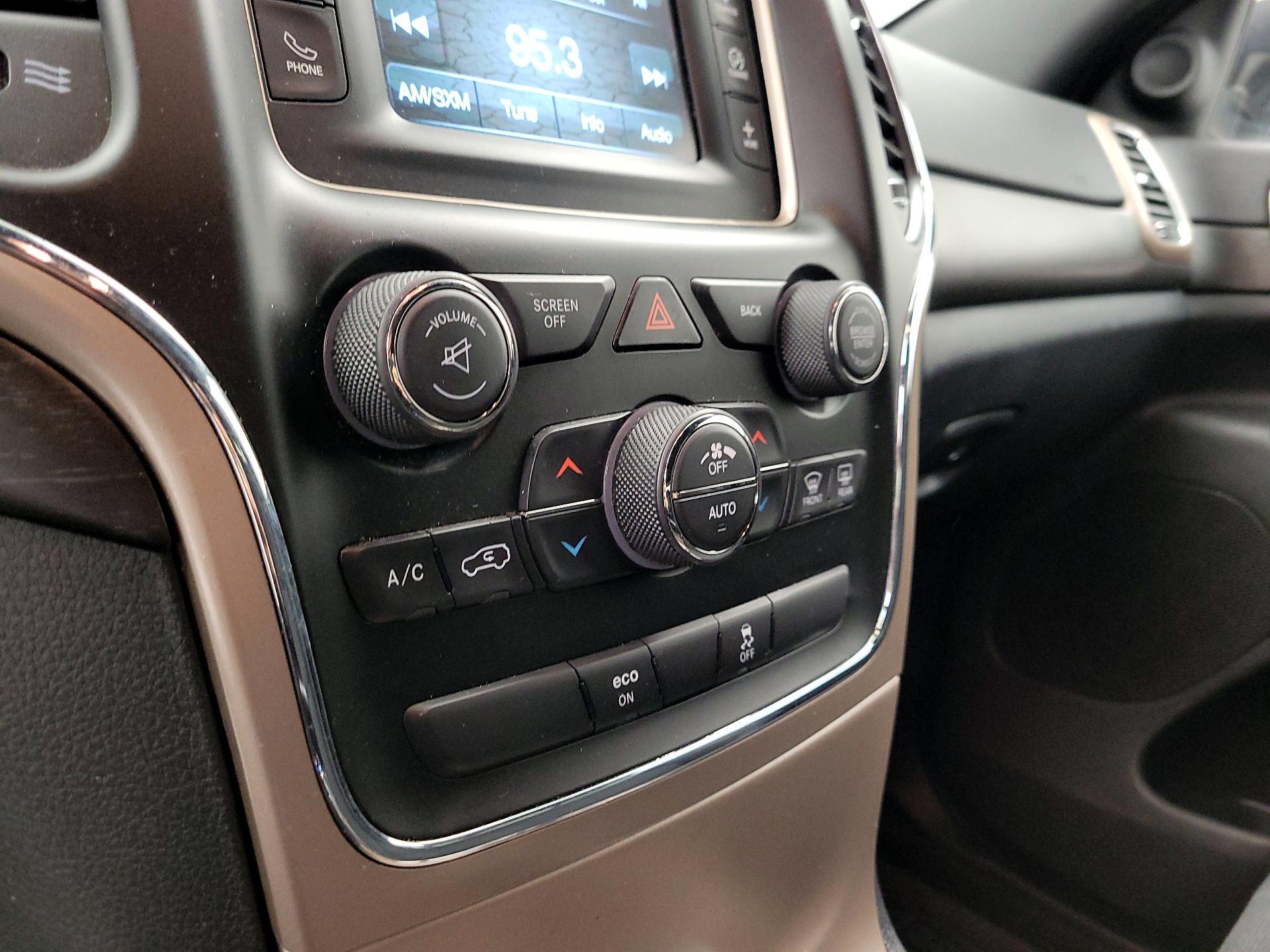 Thumbnail: 2015 Jeep Grand Cherokee - 15