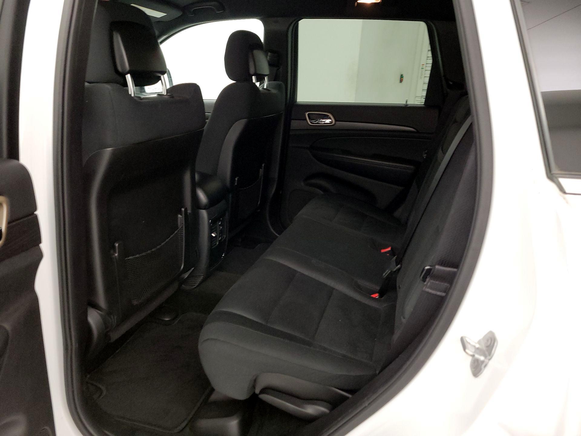 Thumbnail: 2015 Jeep Grand Cherokee - 18