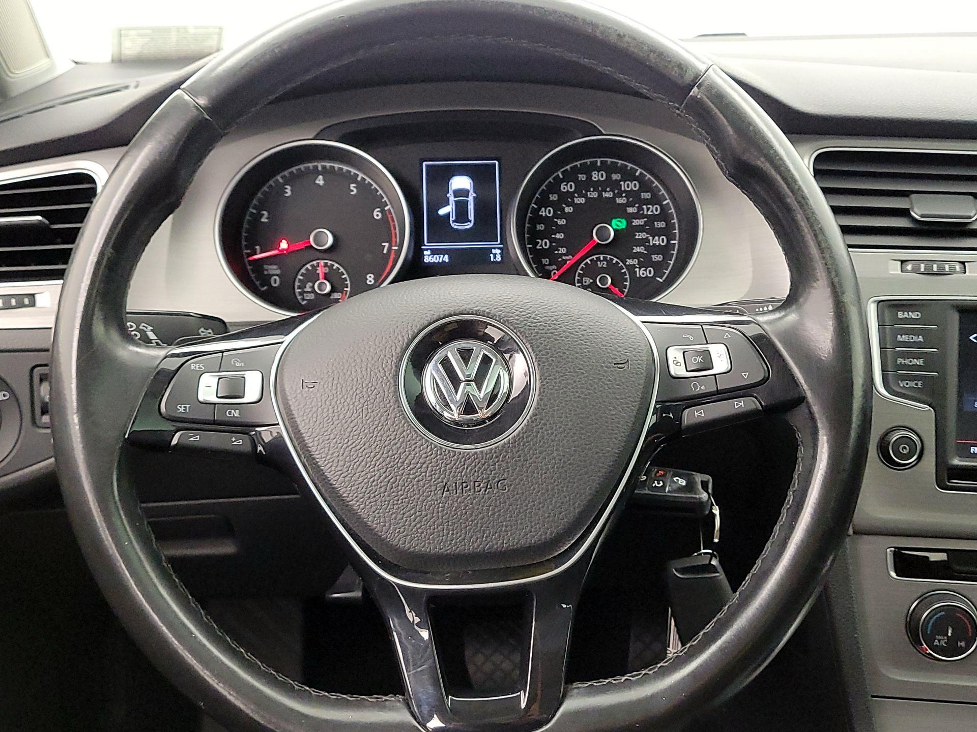 Thumbnail: 2016 Volkswagen Golf - 10