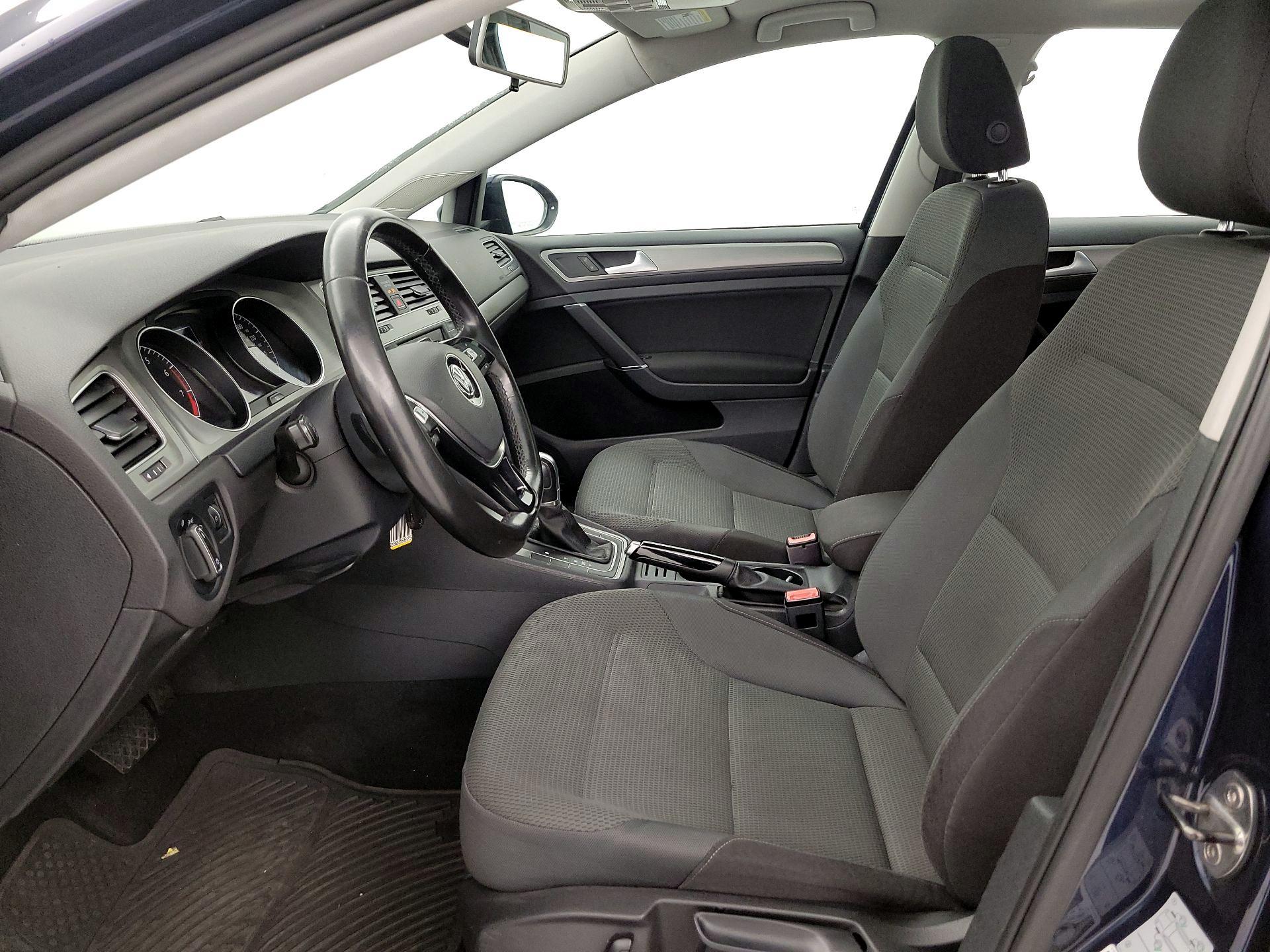 Thumbnail: 2016 Volkswagen Golf - 11