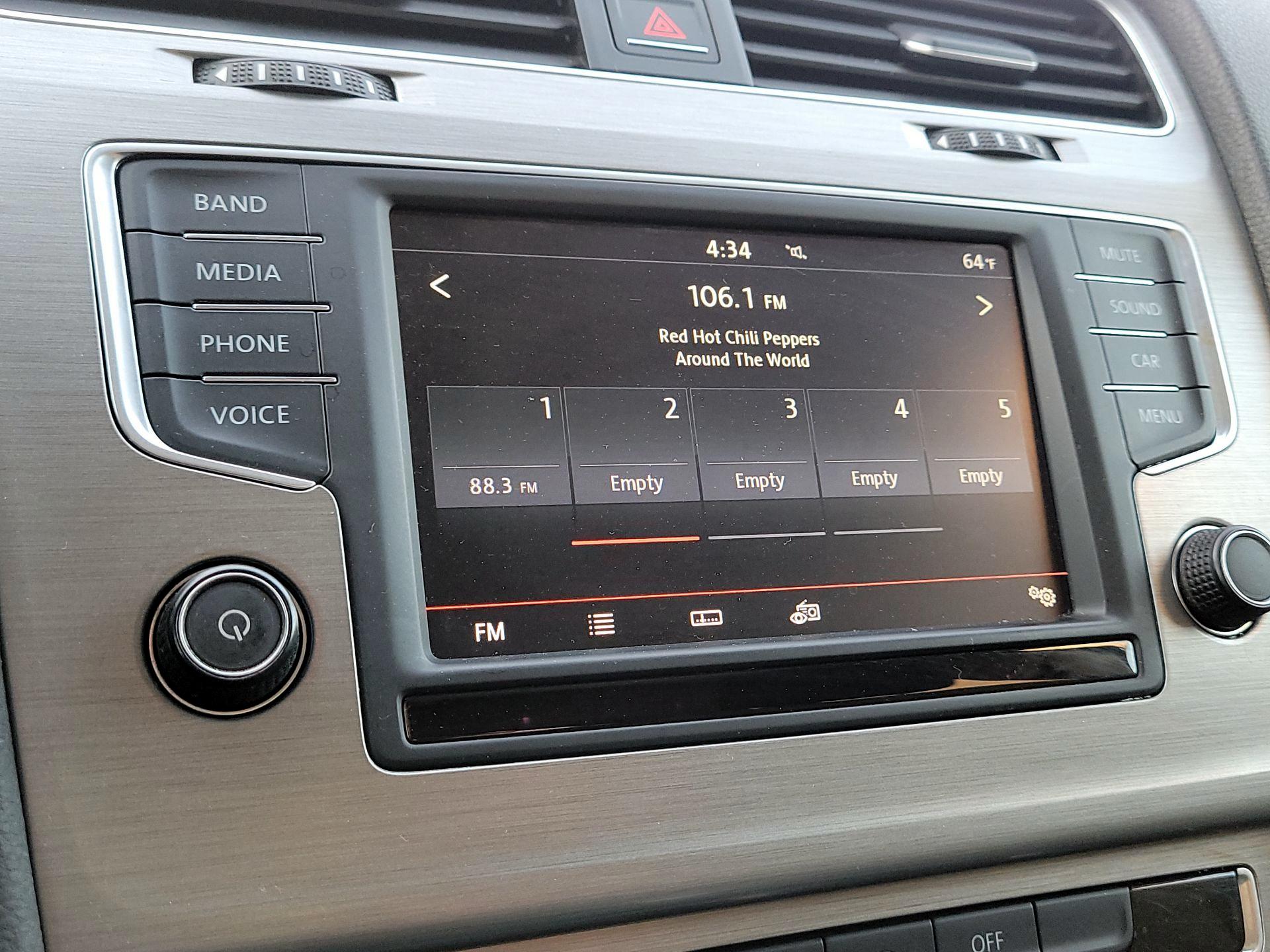 Thumbnail: 2016 Volkswagen Golf - 15