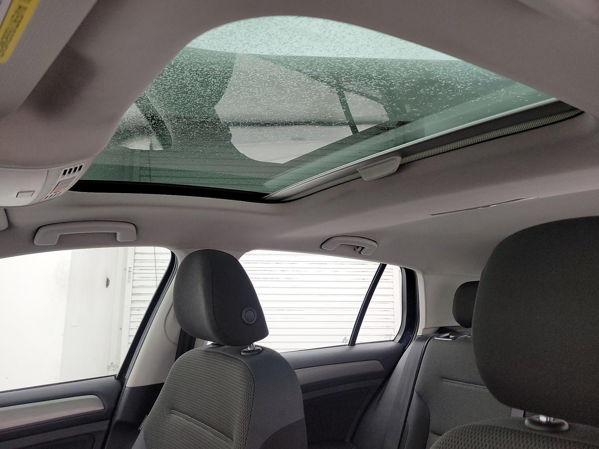 Thumbnail: 2016 Volkswagen Golf - 19