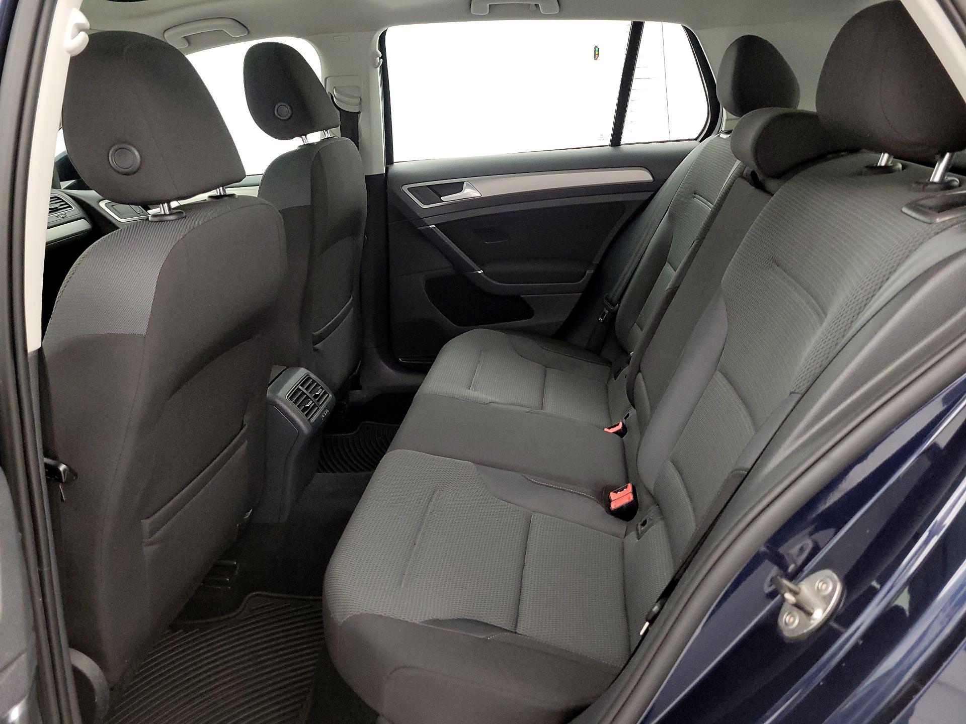 Thumbnail: 2016 Volkswagen Golf - 20