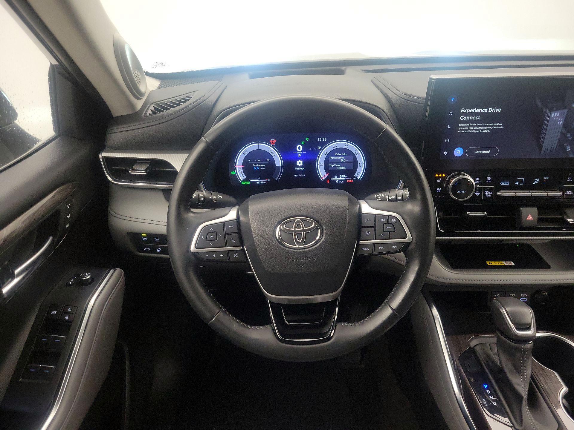 Thumbnail: 2023 Toyota Highlander - 10