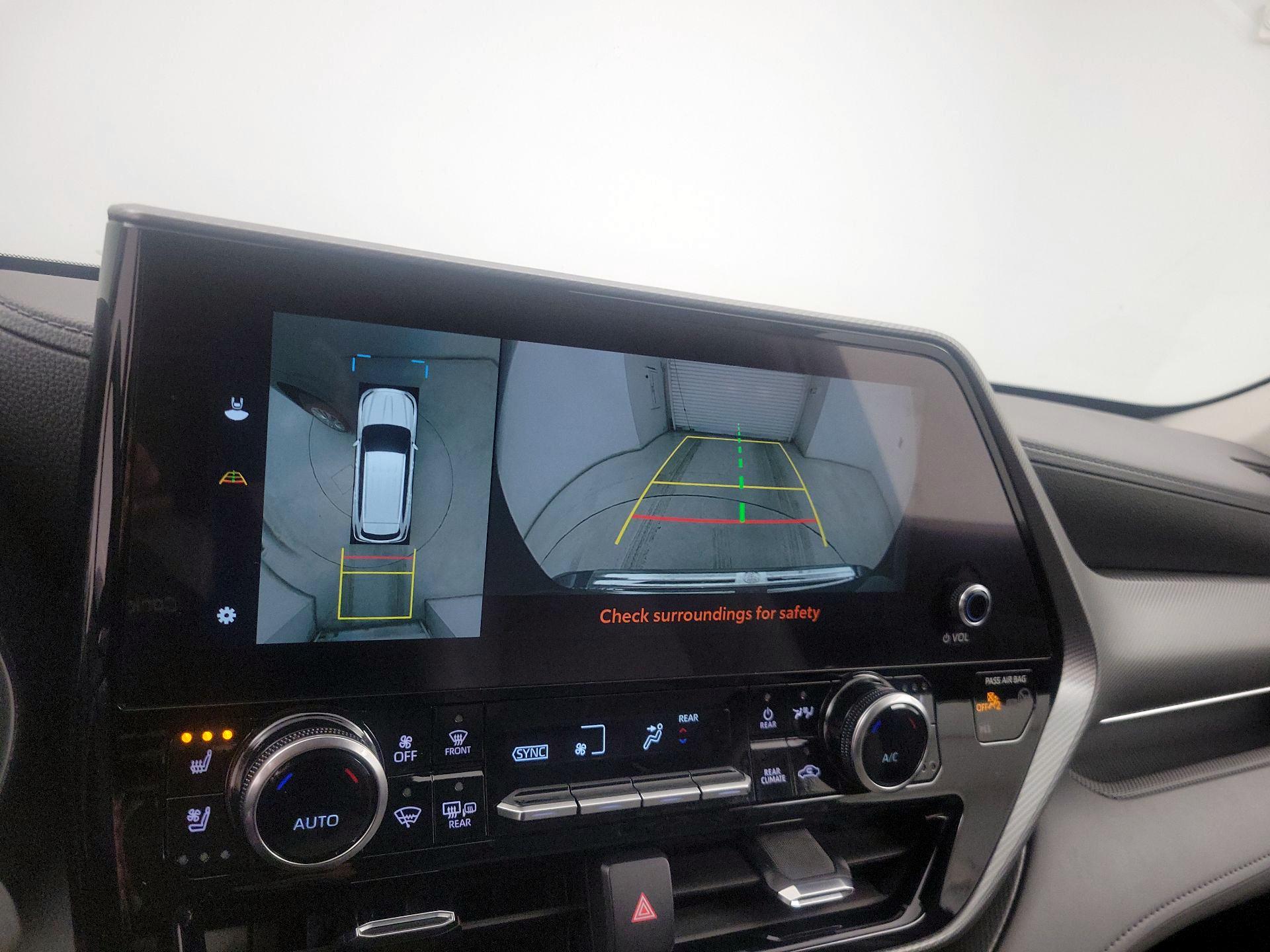 Thumbnail: 2023 Toyota Highlander - 14