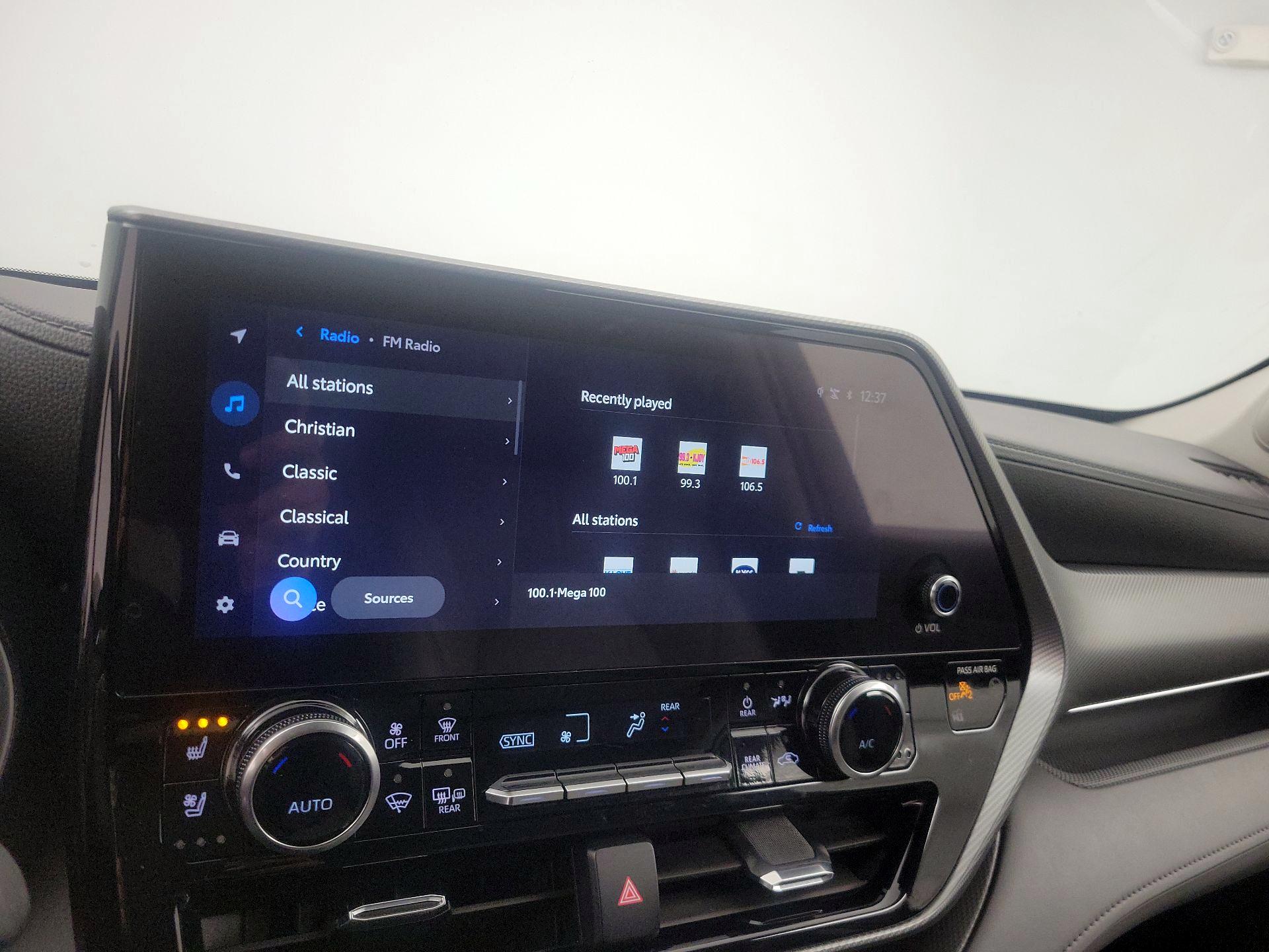 Thumbnail: 2023 Toyota Highlander - 15