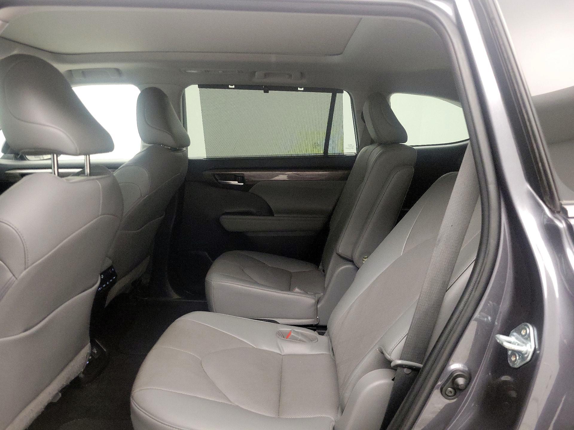 Thumbnail: 2023 Toyota Highlander - 20