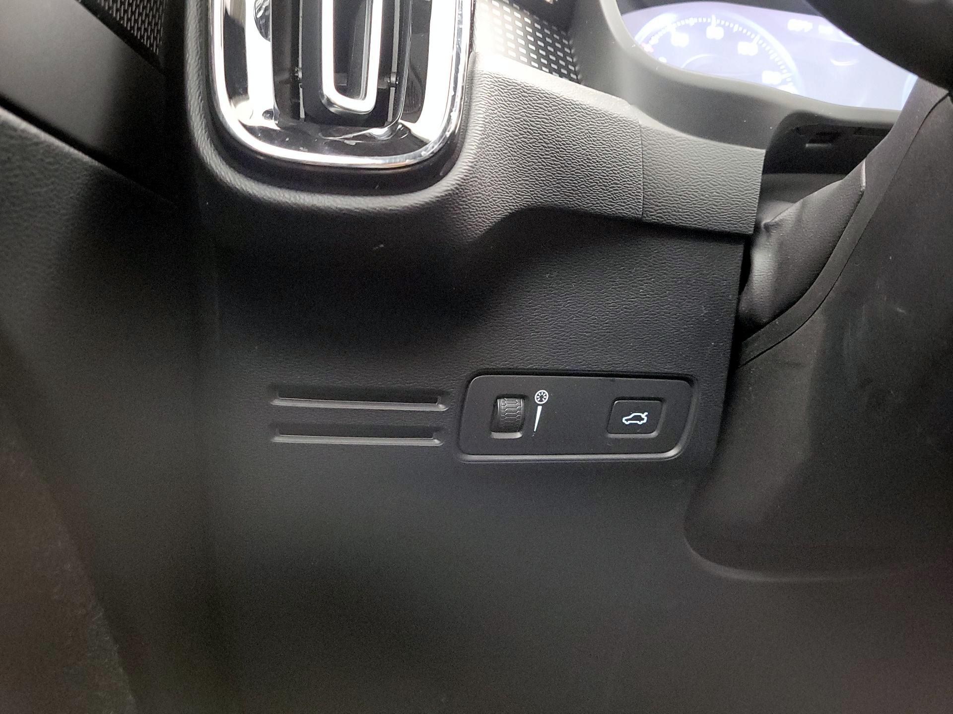 Thumbnail: 2019 Volvo XC40 - 13