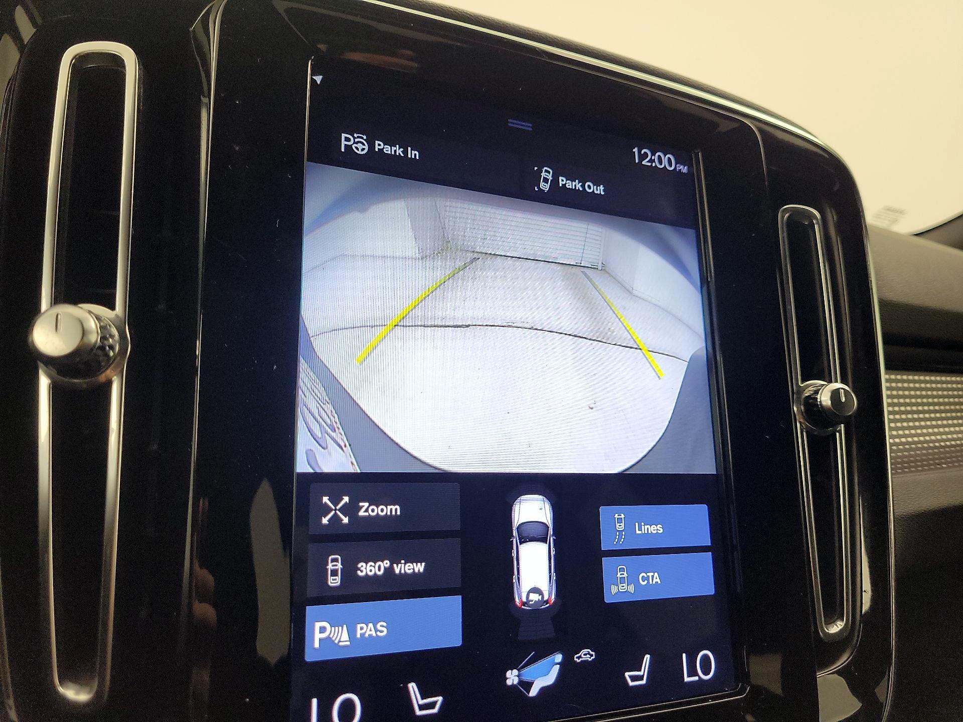 Thumbnail: 2019 Volvo XC40 - 15