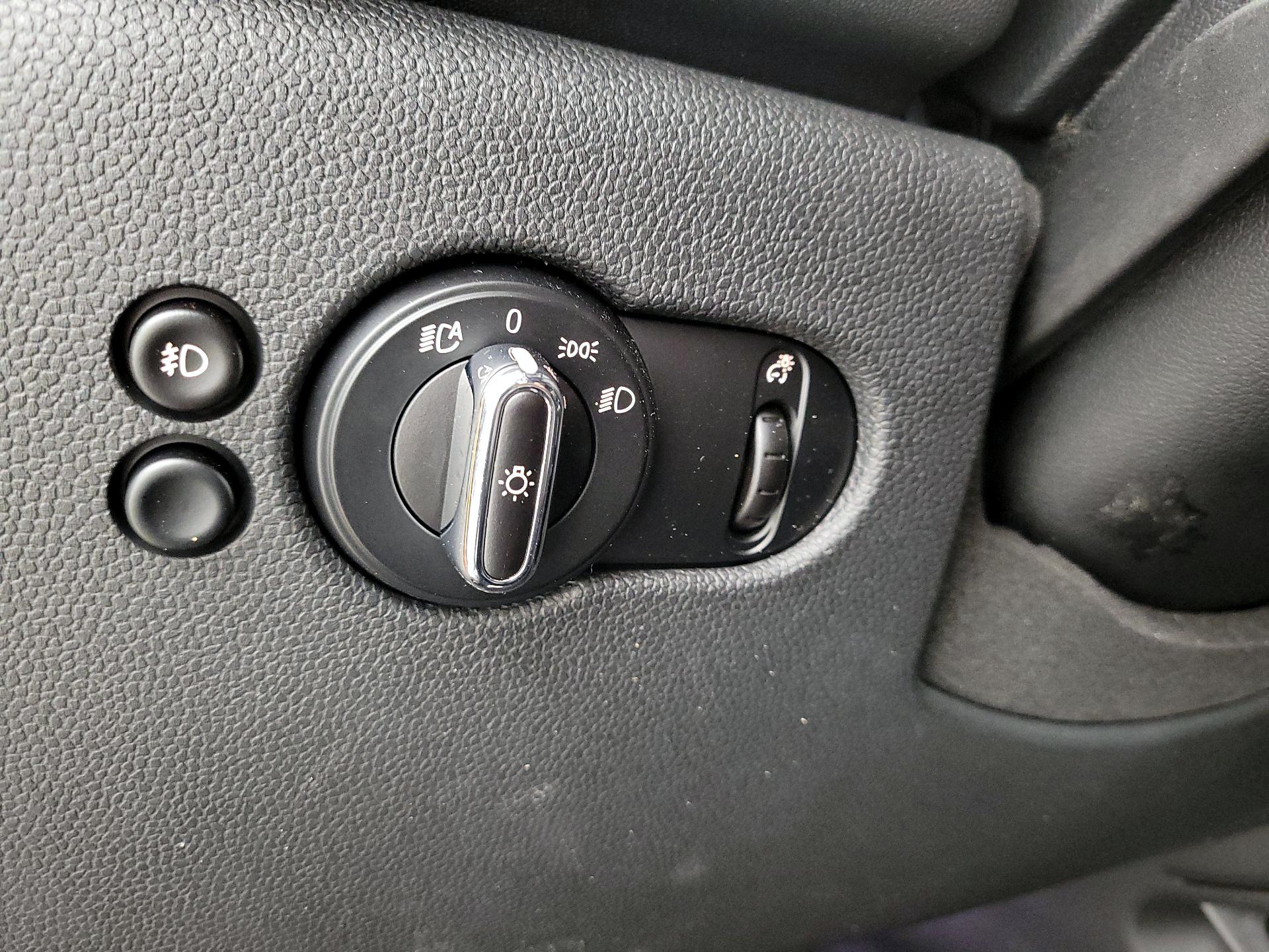 Thumbnail: 2015 MINI Cooper Hardtop - 13