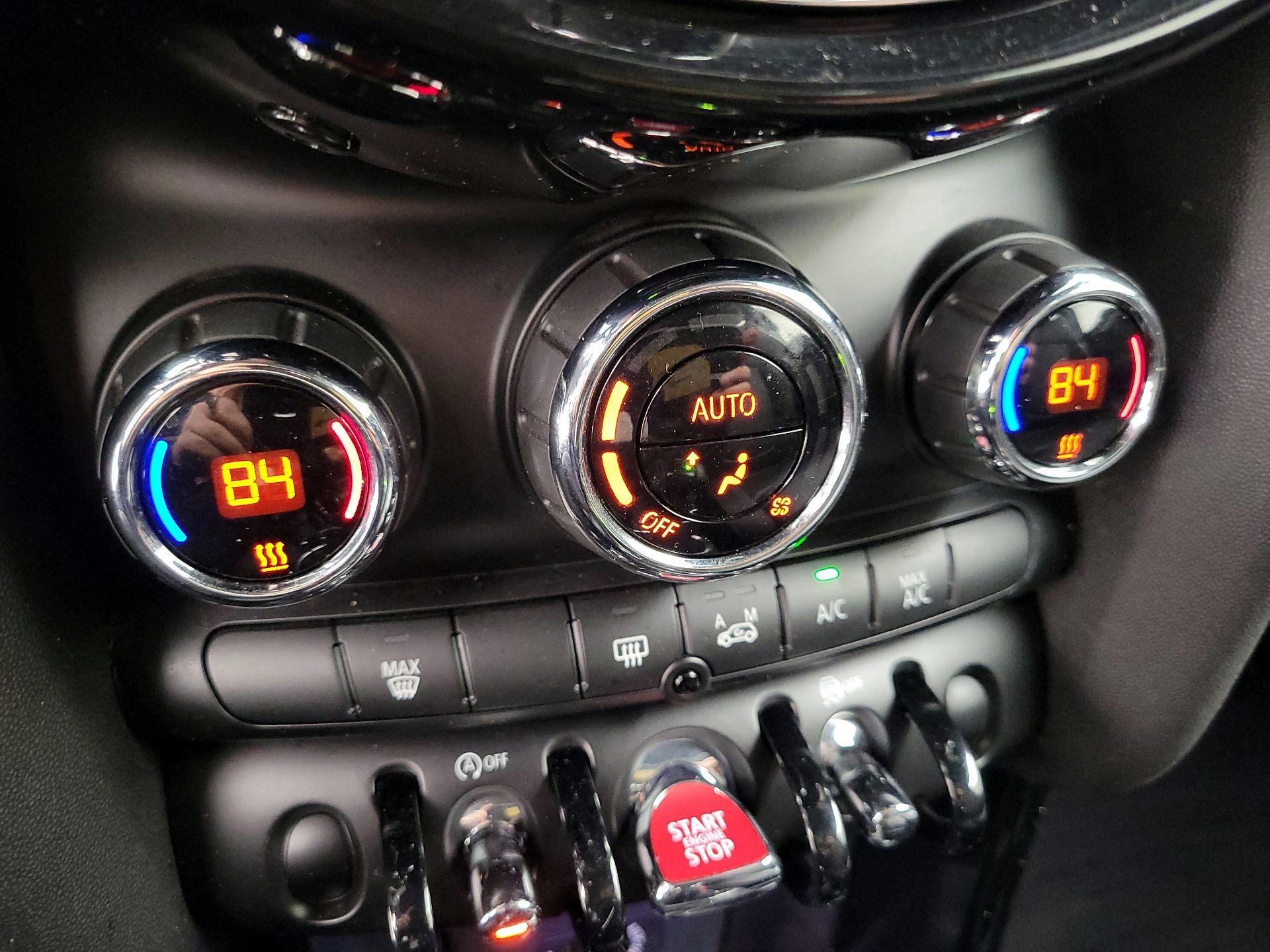 Thumbnail: 2015 MINI Cooper Hardtop - 16