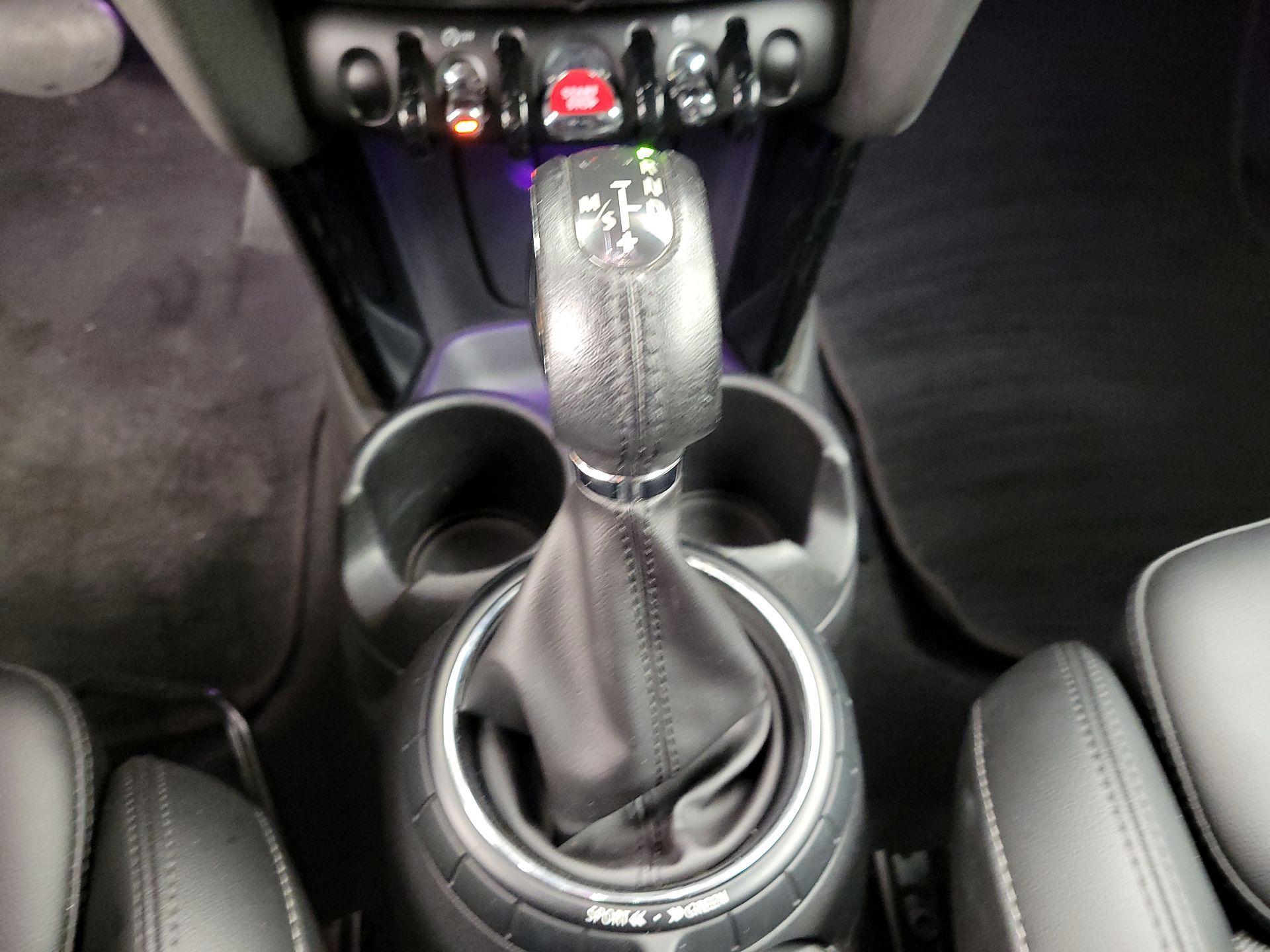 Thumbnail: 2015 MINI Cooper Hardtop - 17