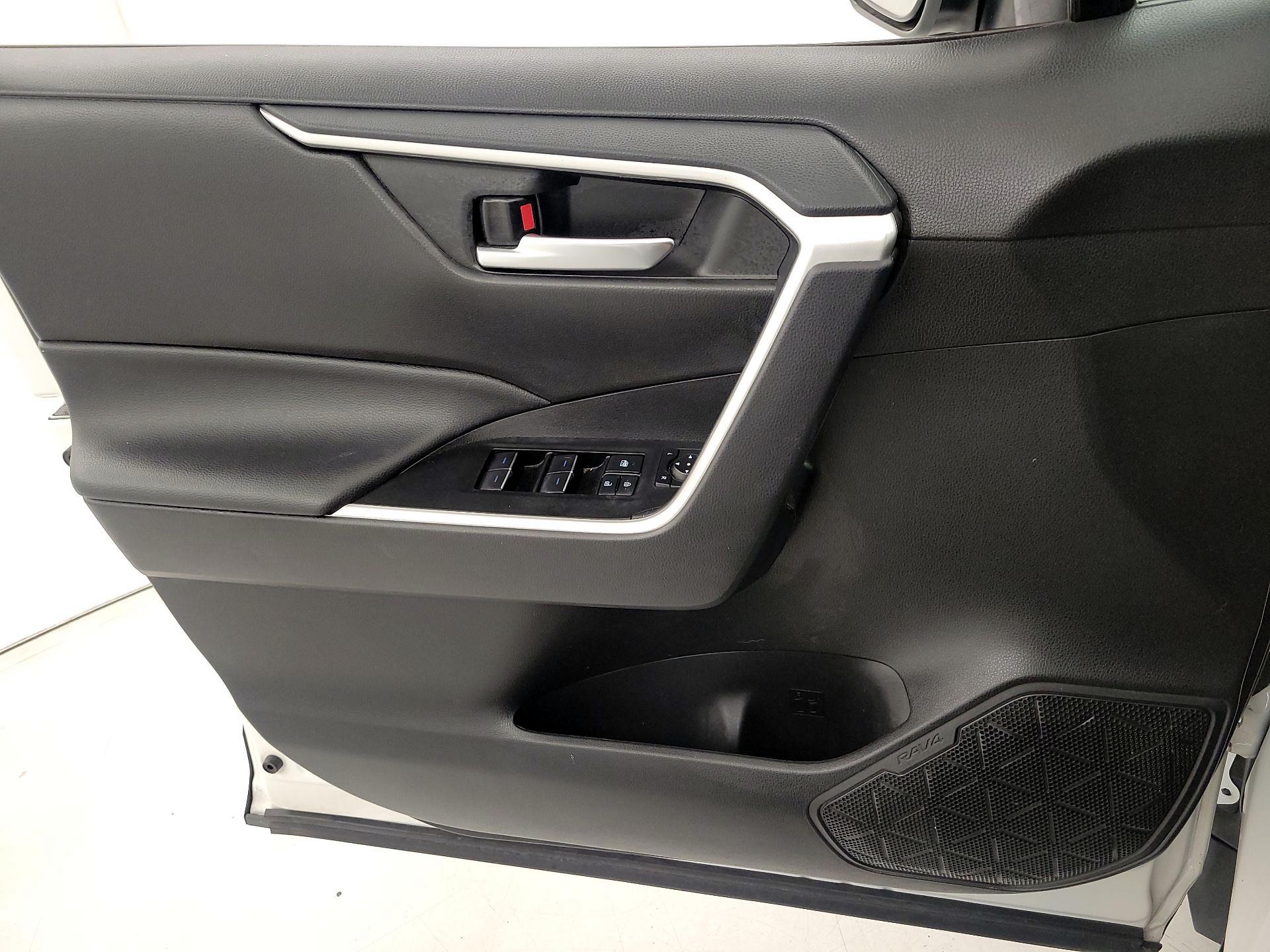 Thumbnail: 2022 Toyota RAV4 - 12