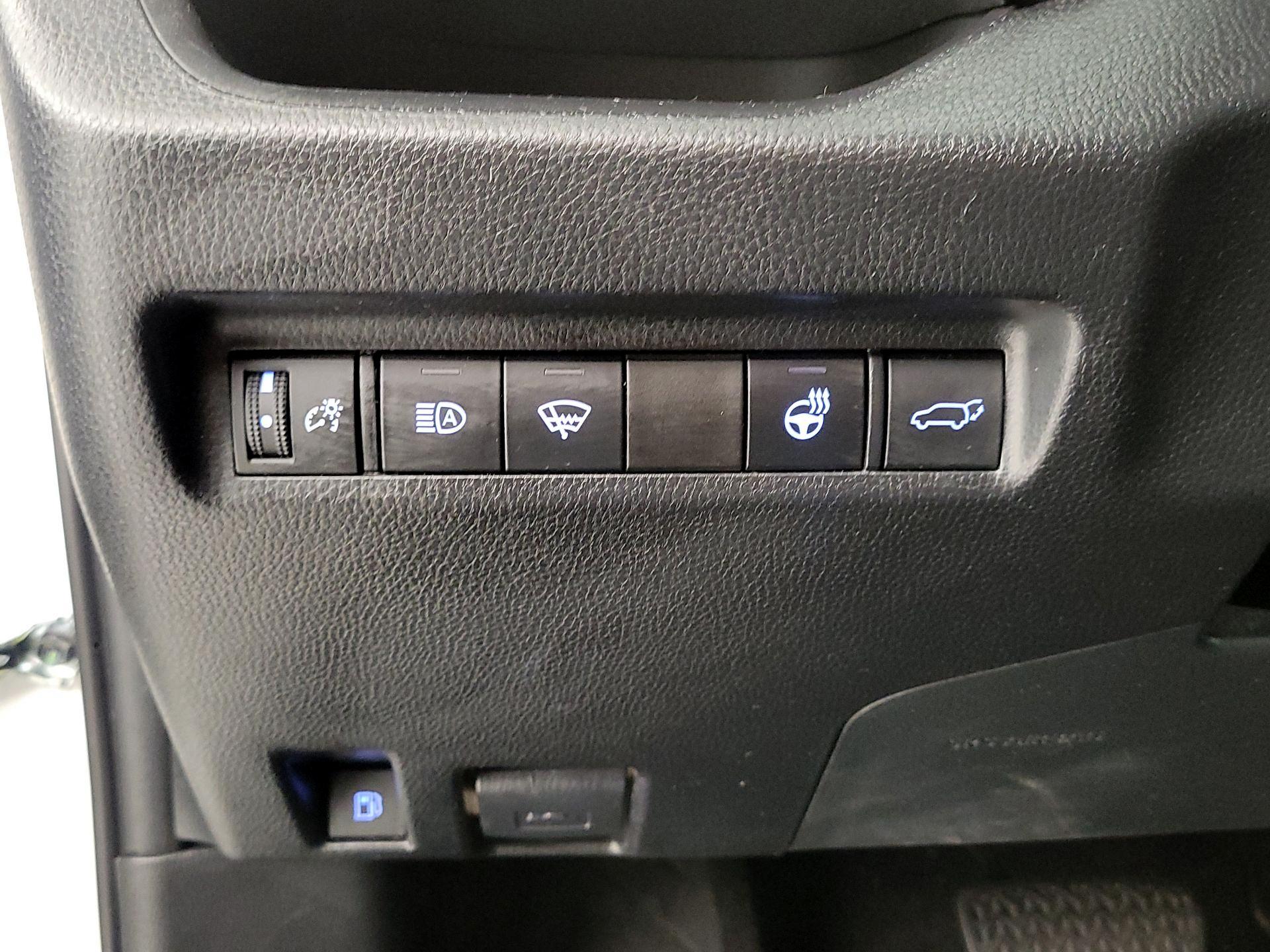 Thumbnail: 2022 Toyota RAV4 - 13