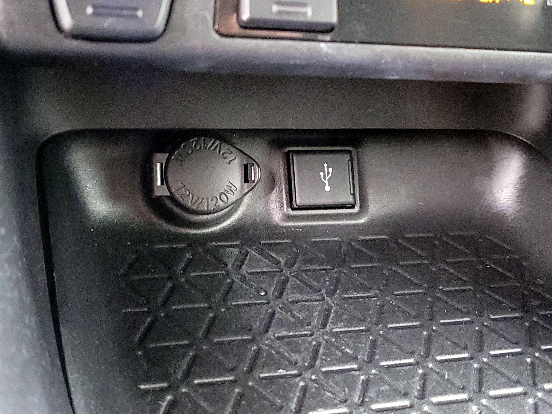 Thumbnail: 2022 Toyota RAV4 - 18