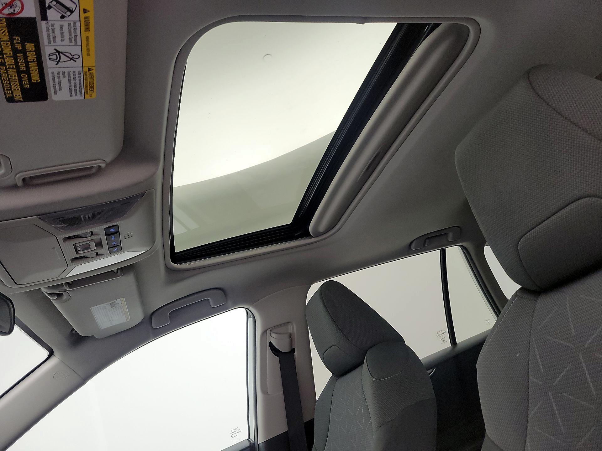 Thumbnail: 2022 Toyota RAV4 - 19