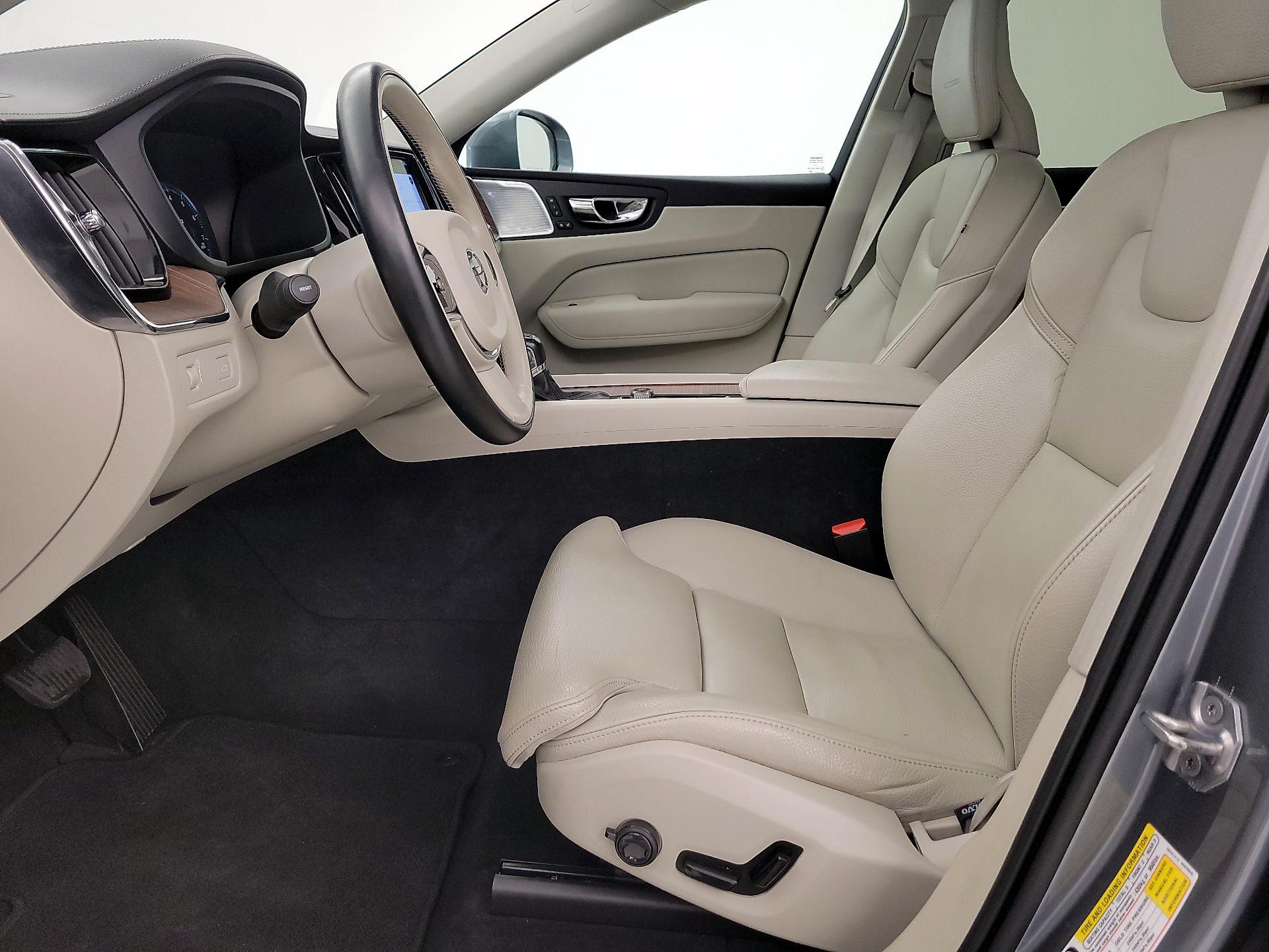 Thumbnail: 2019 Volvo XC60 - 11