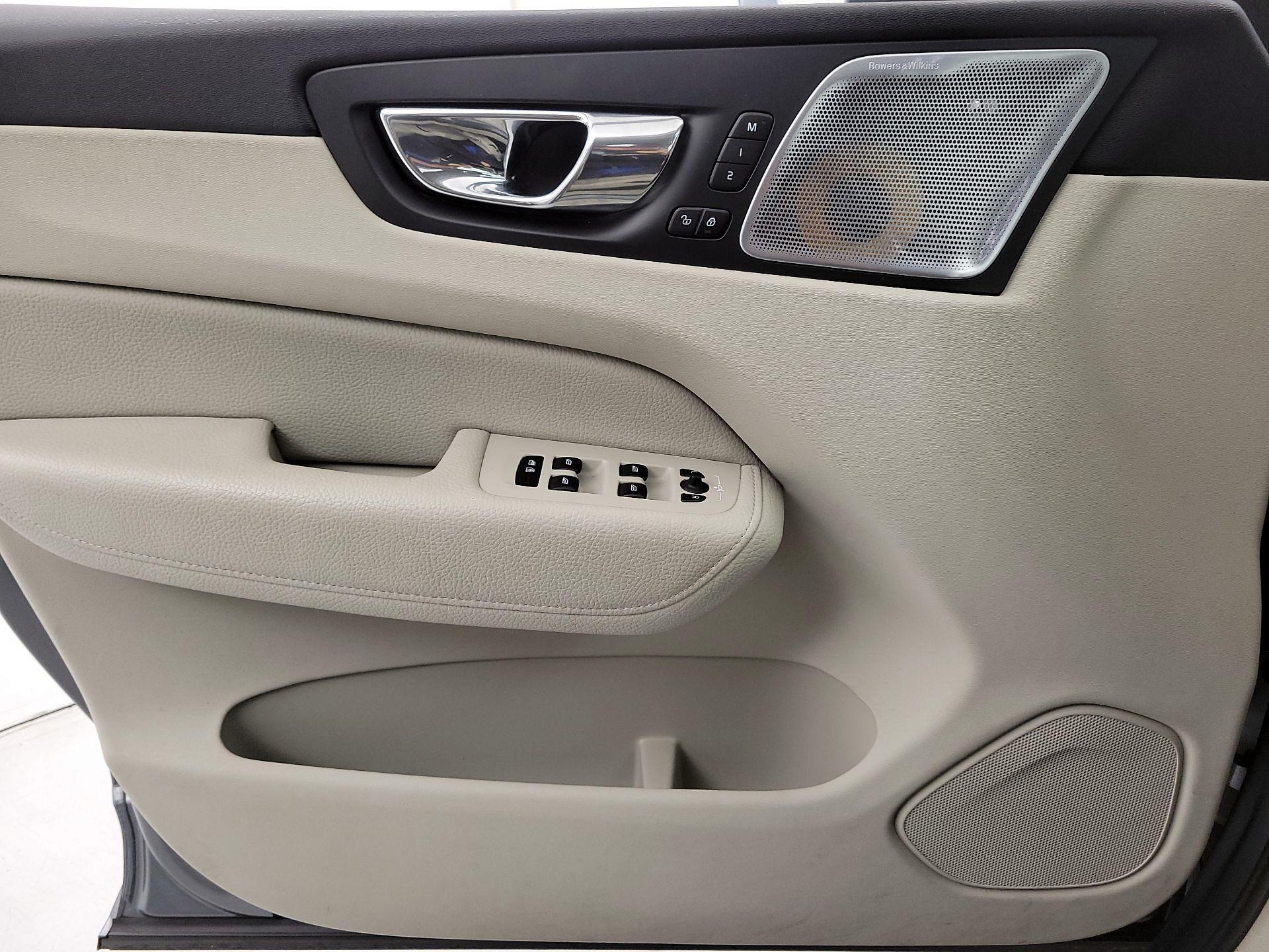 Thumbnail: 2019 Volvo XC60 - 12